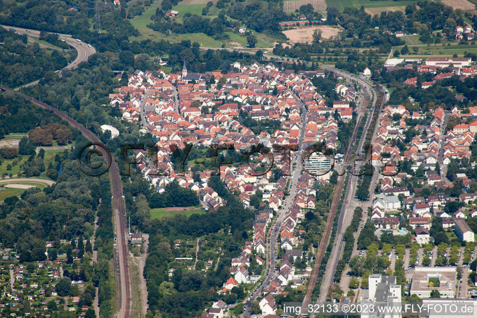 Knielingen von Osten in Karlsruhe im Bundesland Baden-Württemberg, Deutschland