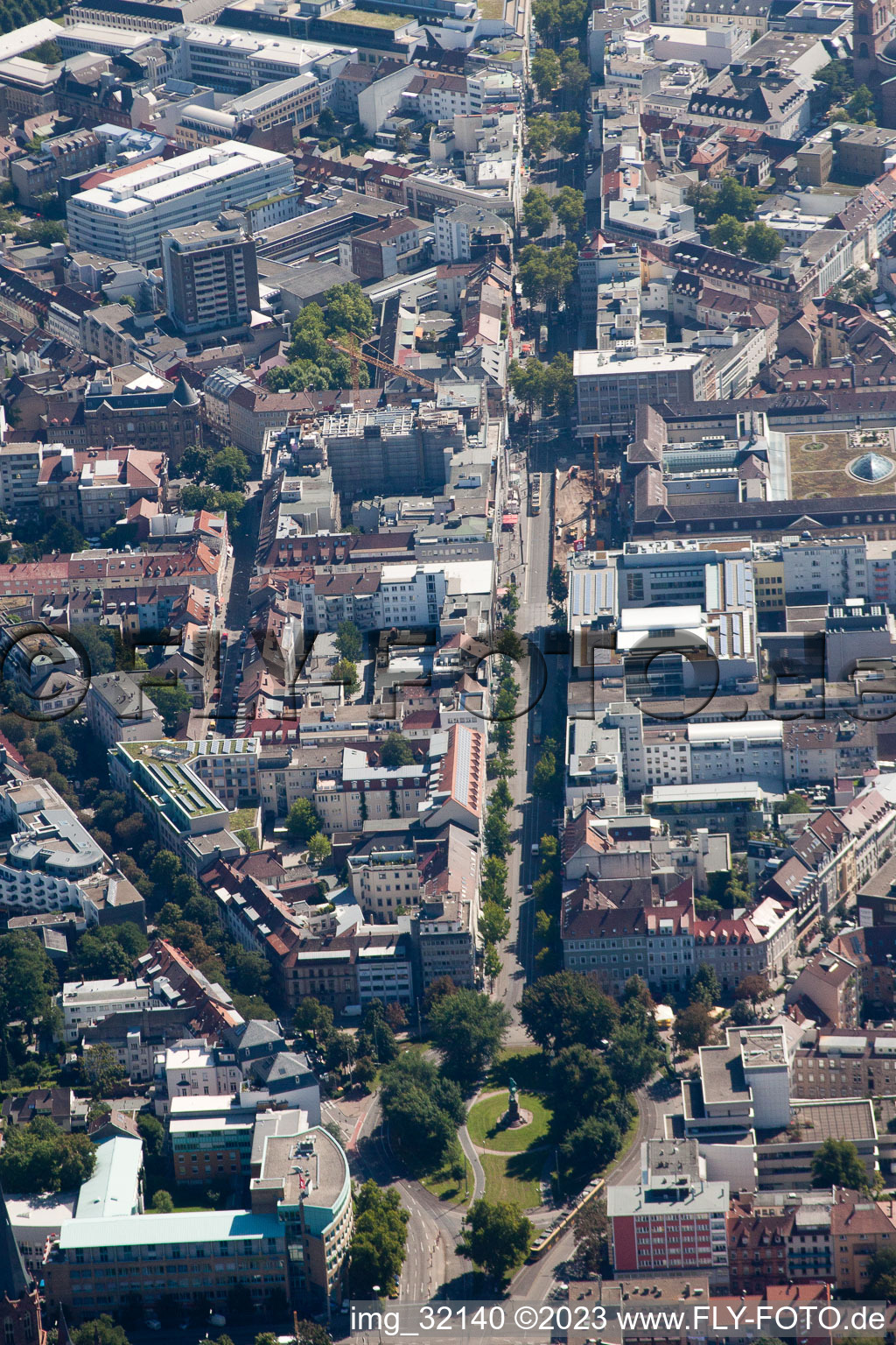 Luftbild von Karlsruhe, Kaiserstraße von Westen im Ortsteil Innenstadt-West im Bundesland Baden-Württemberg, Deutschland