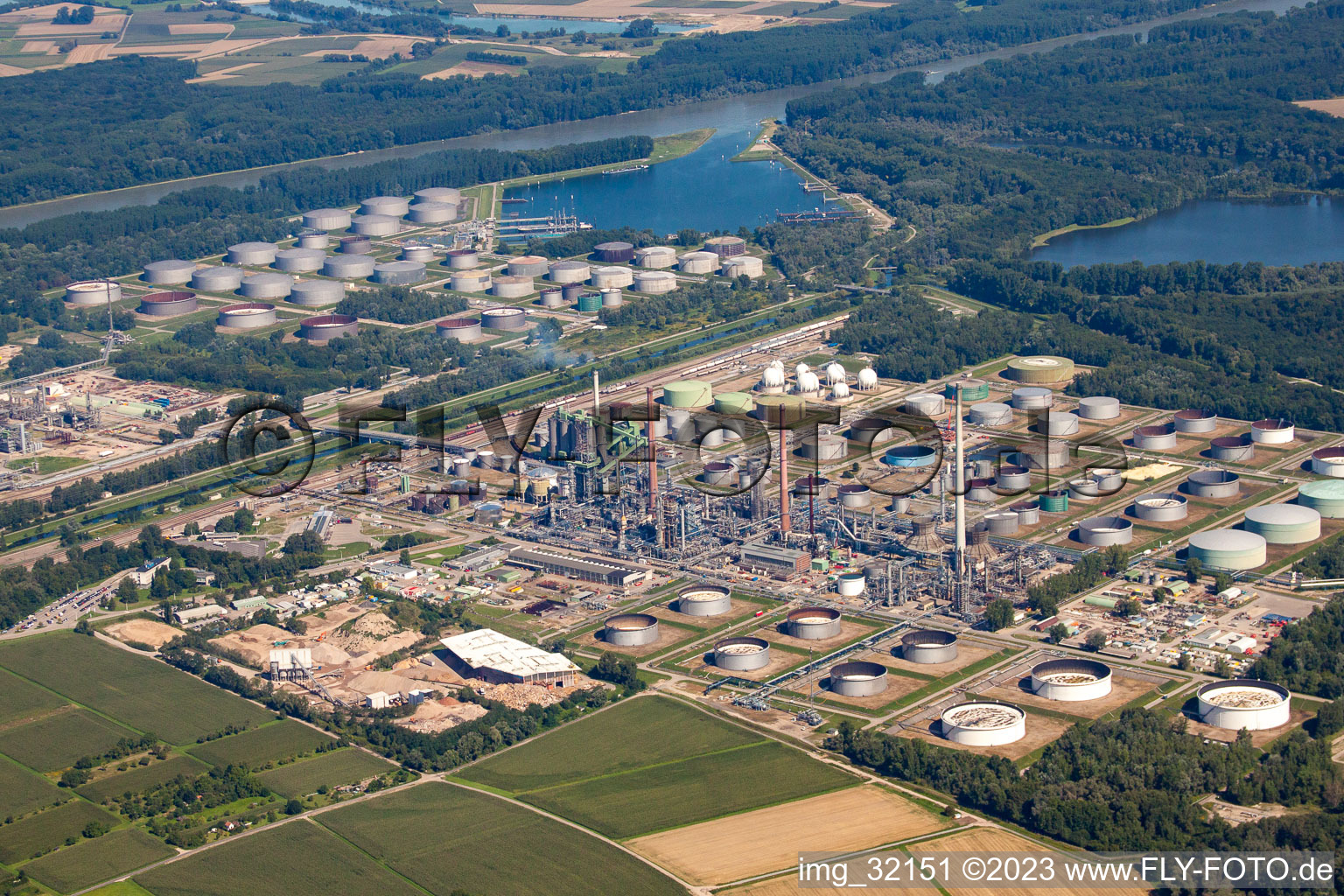 OMV Raffinerie im Ortsteil Knielingen in Karlsruhe im Bundesland Baden-Württemberg, Deutschland