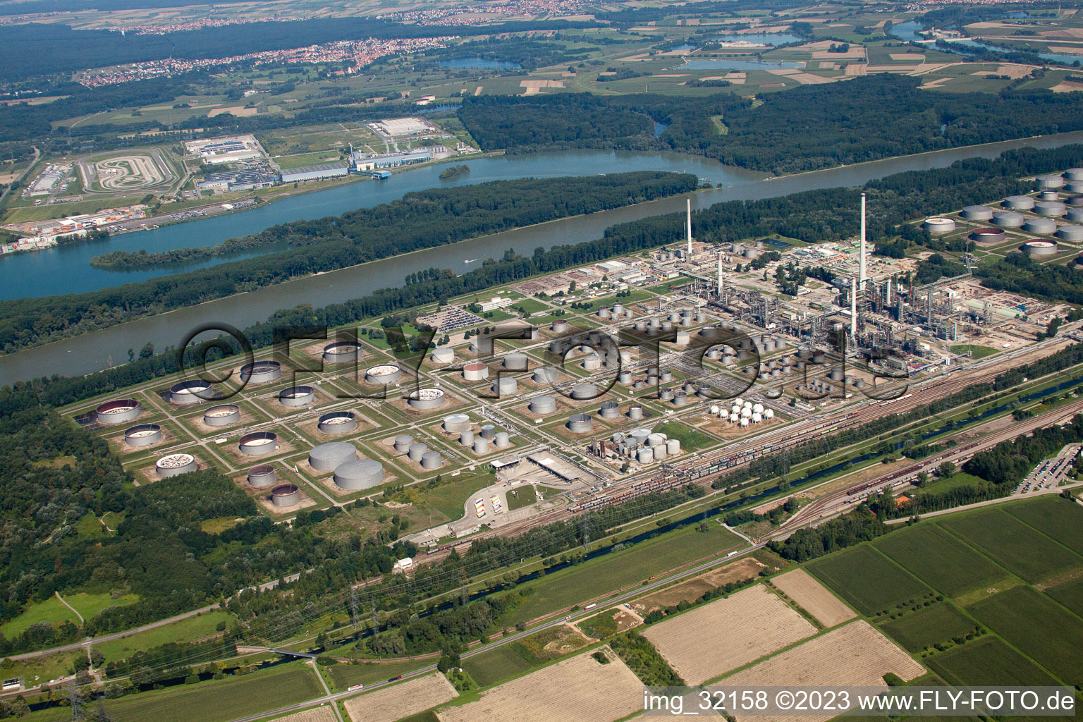 Luftbild von OMV Raffinerie im Ortsteil Knielingen in Karlsruhe im Bundesland Baden-Württemberg, Deutschland