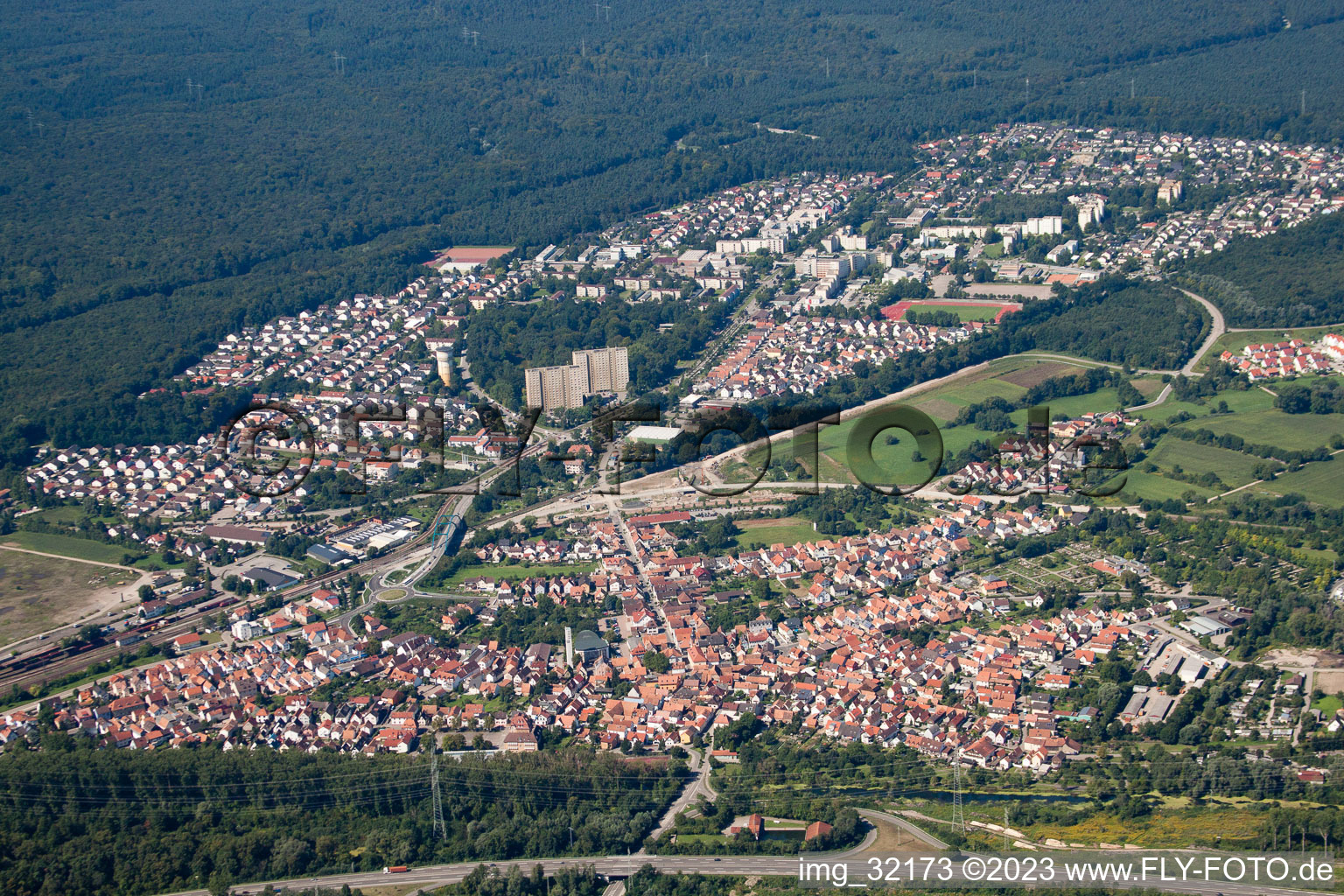Luftbild von Wörth am Rhein von Osten im Ortsteil Maximiliansau im Bundesland Rheinland-Pfalz, Deutschland