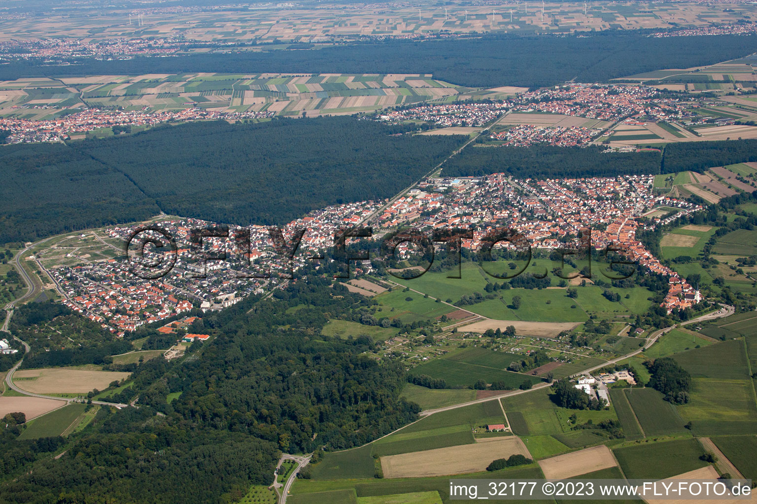 Jockgrim im Bundesland Rheinland-Pfalz, Deutschland von oben gesehen