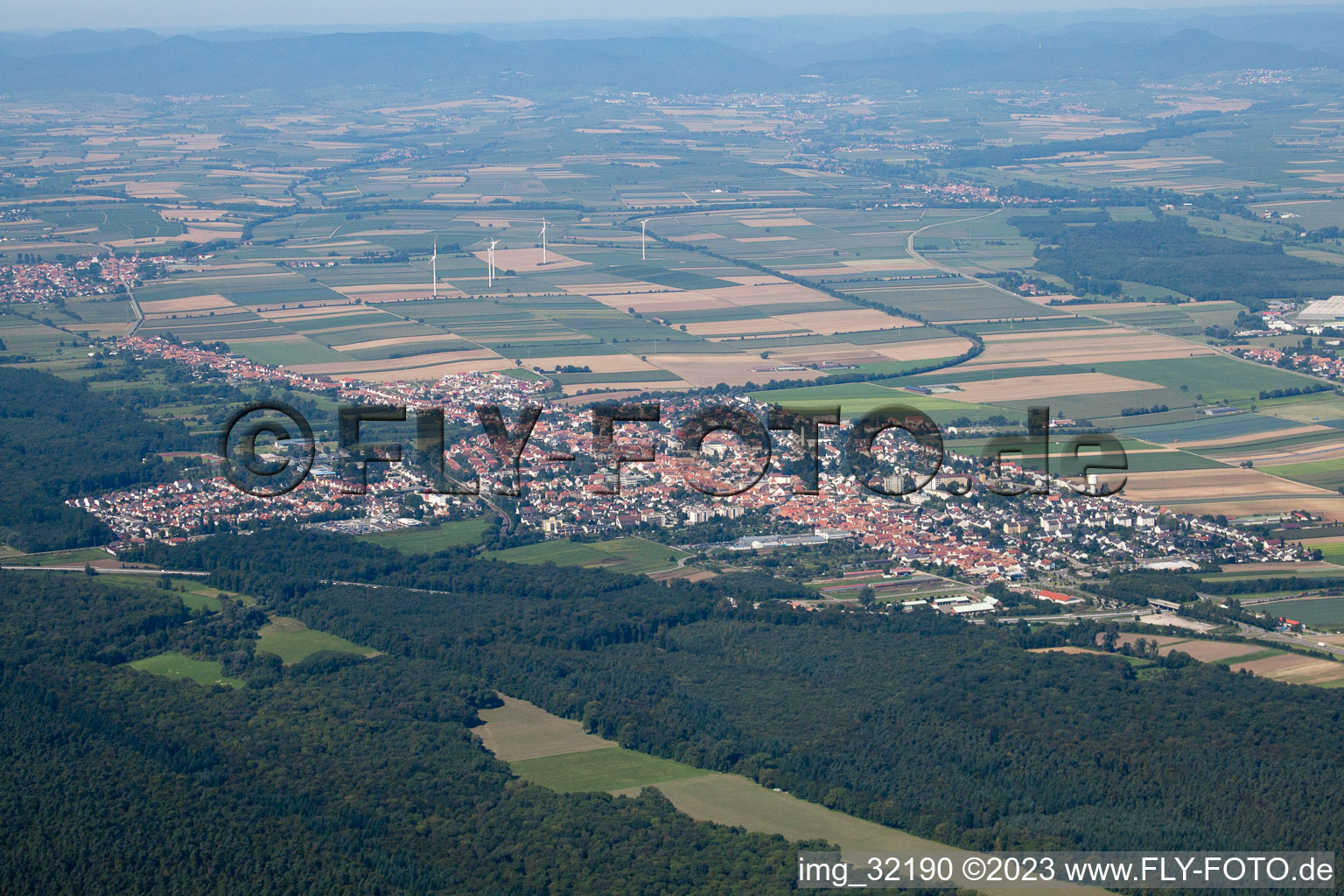 Drohnenaufname von Kandel von Südosten im Bundesland Rheinland-Pfalz, Deutschland