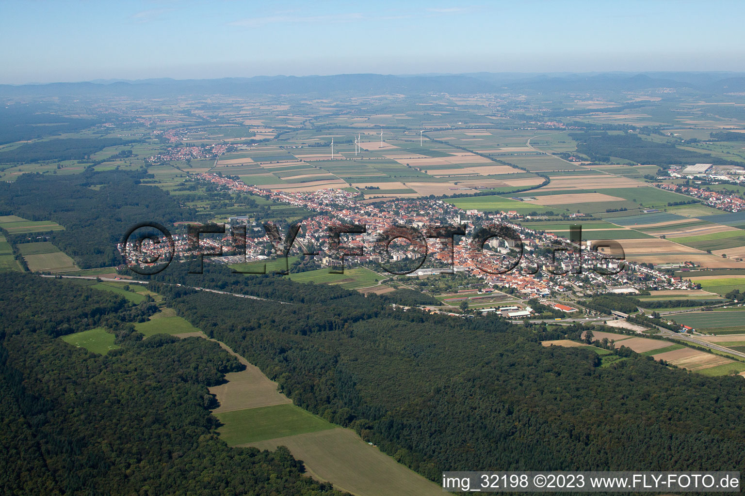 Kandel von Südosten im Bundesland Rheinland-Pfalz, Deutschland von einer Drohne aus