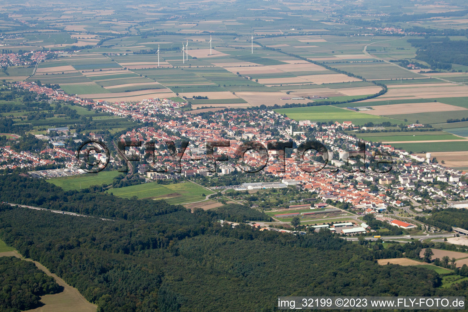 Kandel von Südosten im Bundesland Rheinland-Pfalz, Deutschland von der Drohne aus gesehen