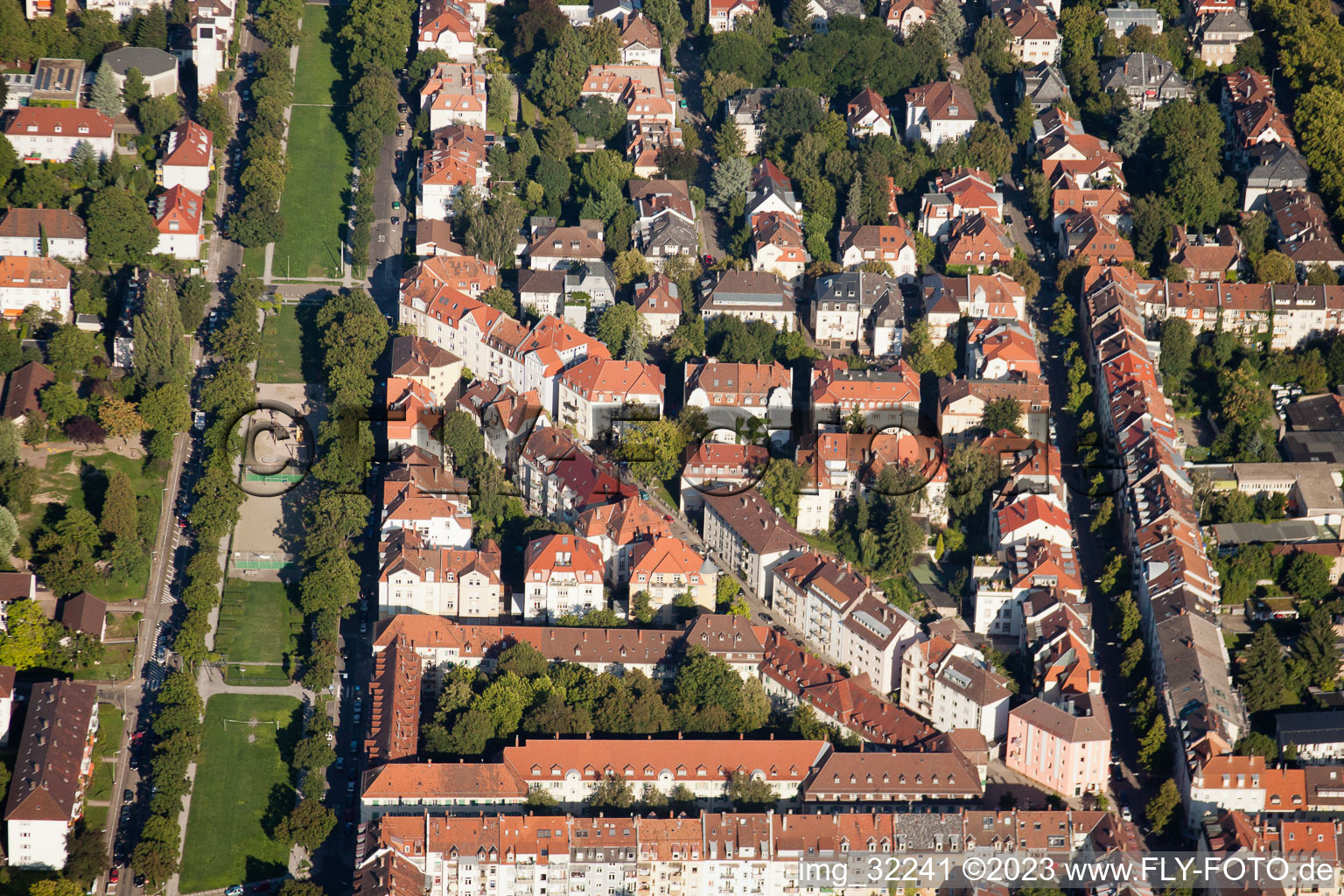 Ortsteil Mühlburg in Karlsruhe im Bundesland Baden-Württemberg, Deutschland aus der Drohnenperspektive