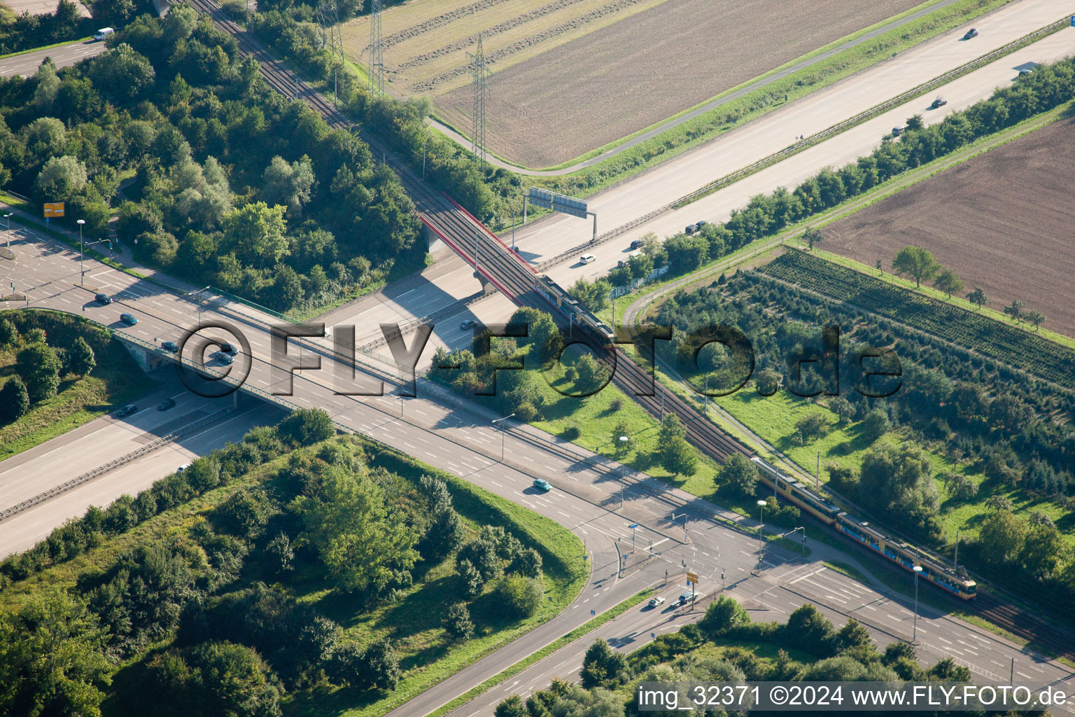 Luftbild von Ausfahrt A5 Ettlingen im Ortsteil Rüppurr in Karlsruhe im Bundesland Baden-Württemberg, Deutschland