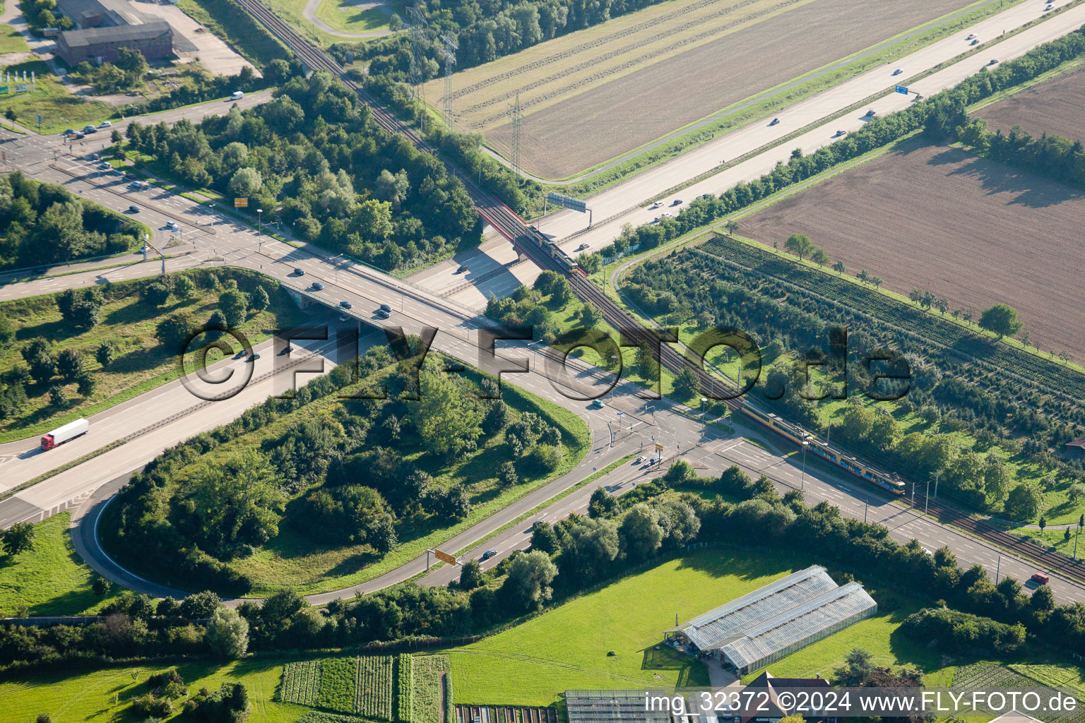 Luftaufnahme von Ausfahrt A5 Ettlingen im Ortsteil Rüppurr in Karlsruhe im Bundesland Baden-Württemberg, Deutschland