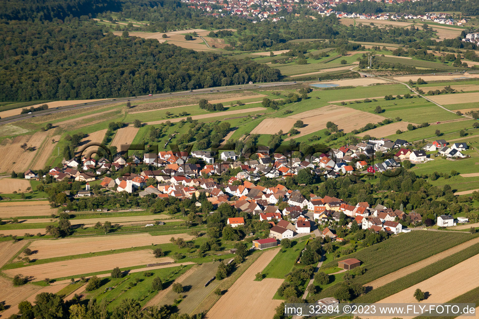 Luftaufnahme von Ortsteil Obermutschelbach in Karlsbad im Bundesland Baden-Württemberg, Deutschland