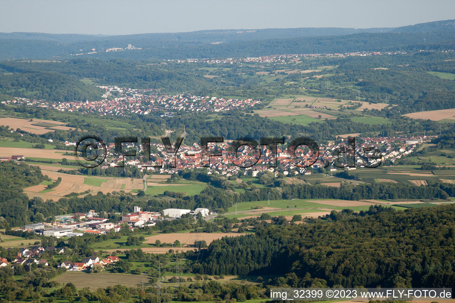Keltern im Bundesland Baden-Württemberg, Deutschland von oben gesehen