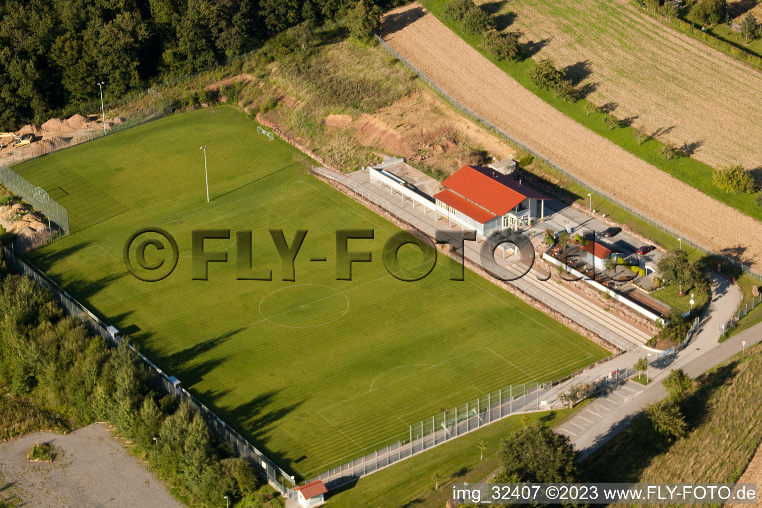 Auerbach, Pneuhage Stadion in Karlsbad im Bundesland Baden-Württemberg, Deutschland von oben gesehen