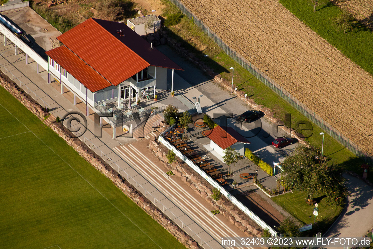 Auerbach, Pneuhage Stadion in Karlsbad im Bundesland Baden-Württemberg, Deutschland aus der Vogelperspektive