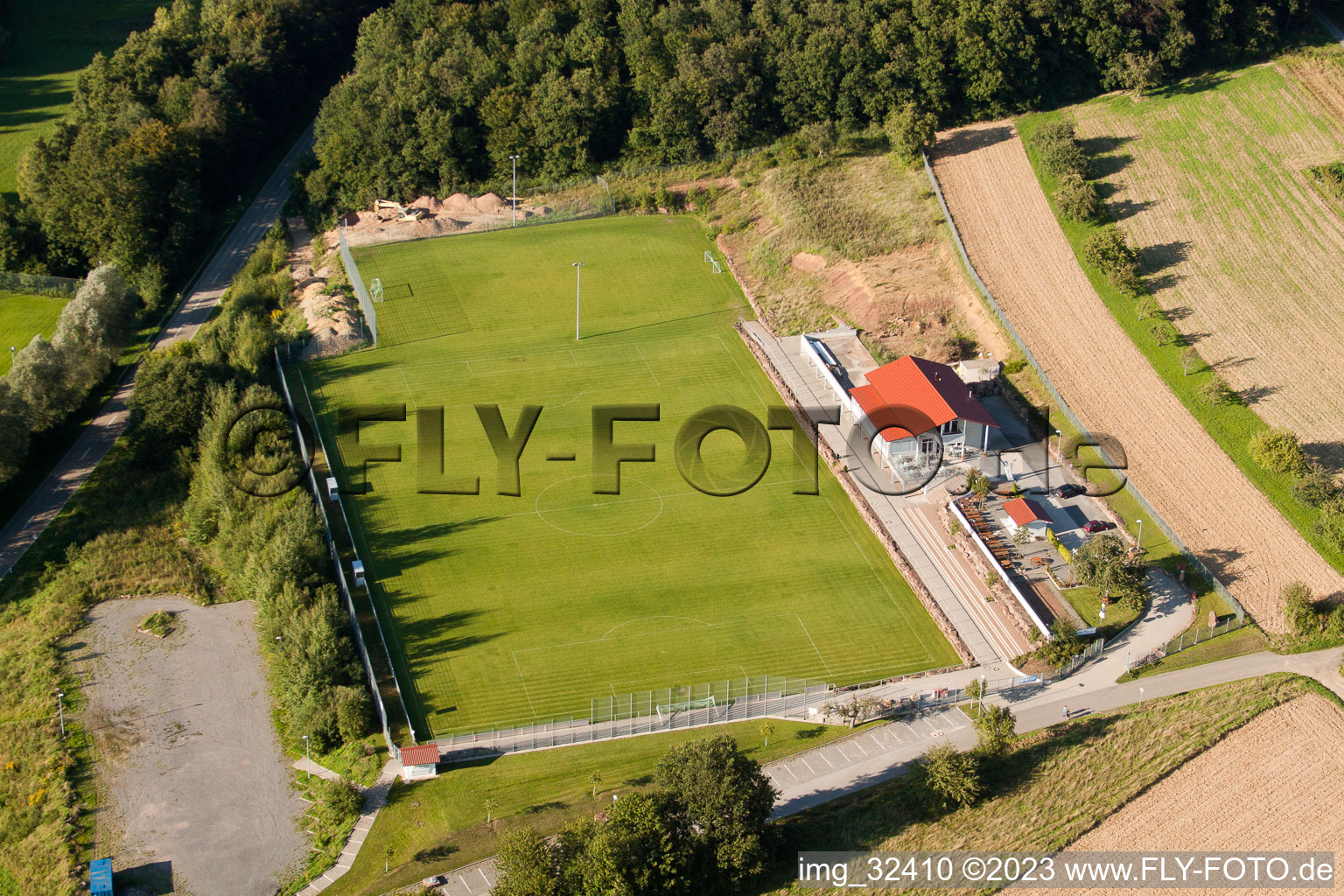Auerbach, Pneuhage Stadion in Karlsbad im Bundesland Baden-Württemberg, Deutschland aus der Luft betrachtet