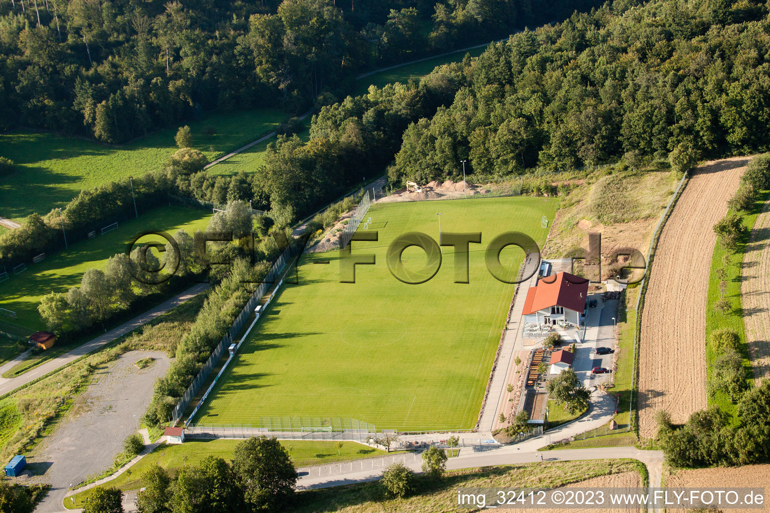 Drohnenaufname von Auerbach, Pneuhage Stadion in Karlsbad im Bundesland Baden-Württemberg, Deutschland