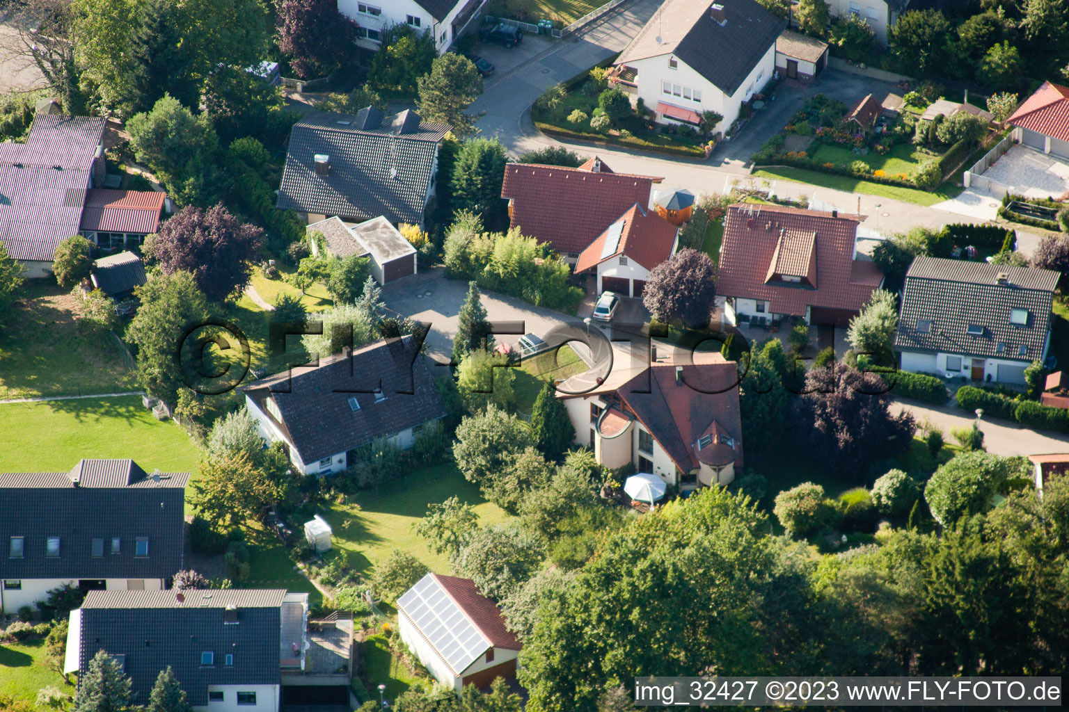 Keltern im Bundesland Baden-Württemberg, Deutschland von der Drohne aus gesehen