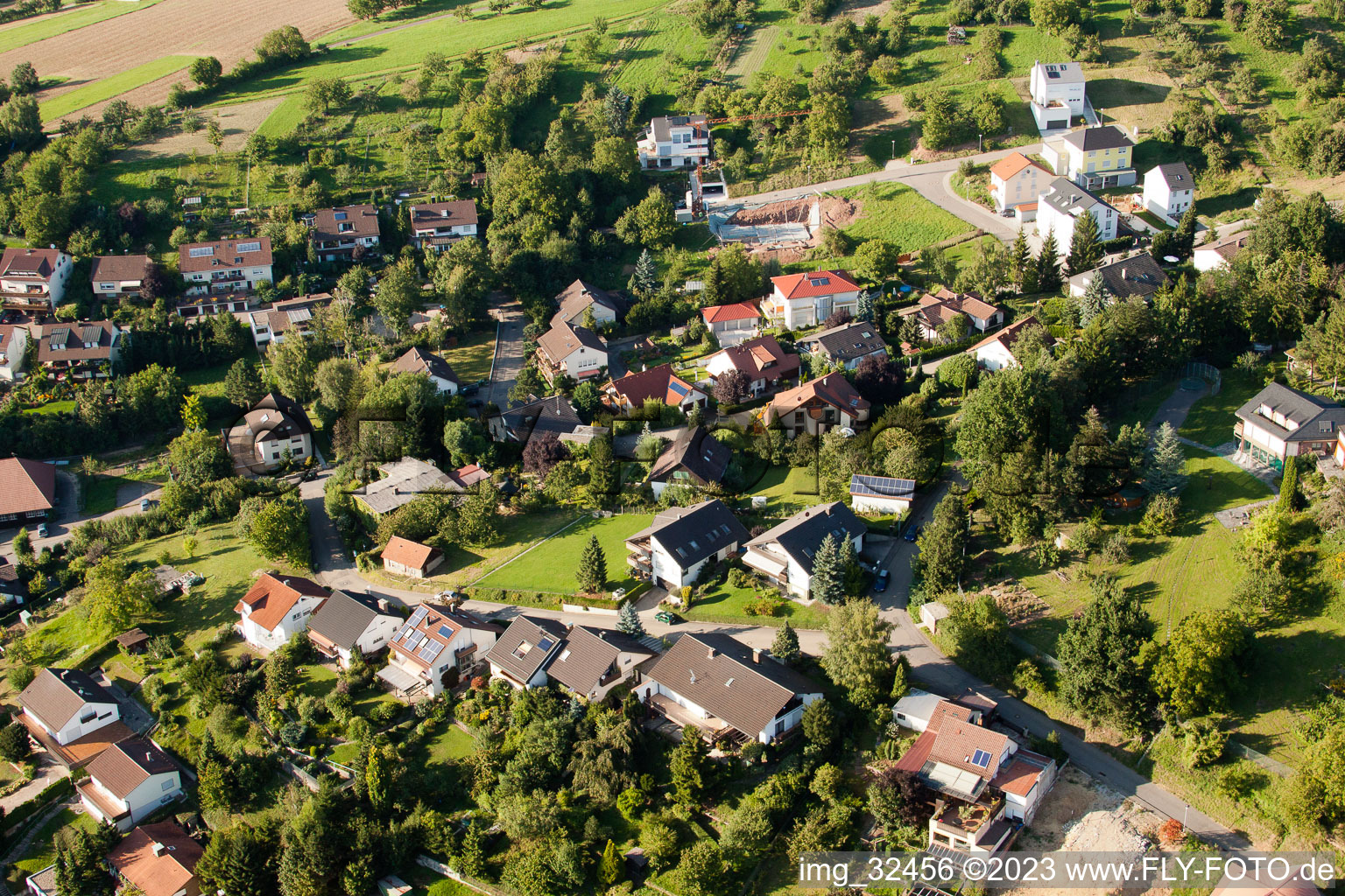 Keltern im Bundesland Baden-Württemberg, Deutschland aus der Drohnenperspektive