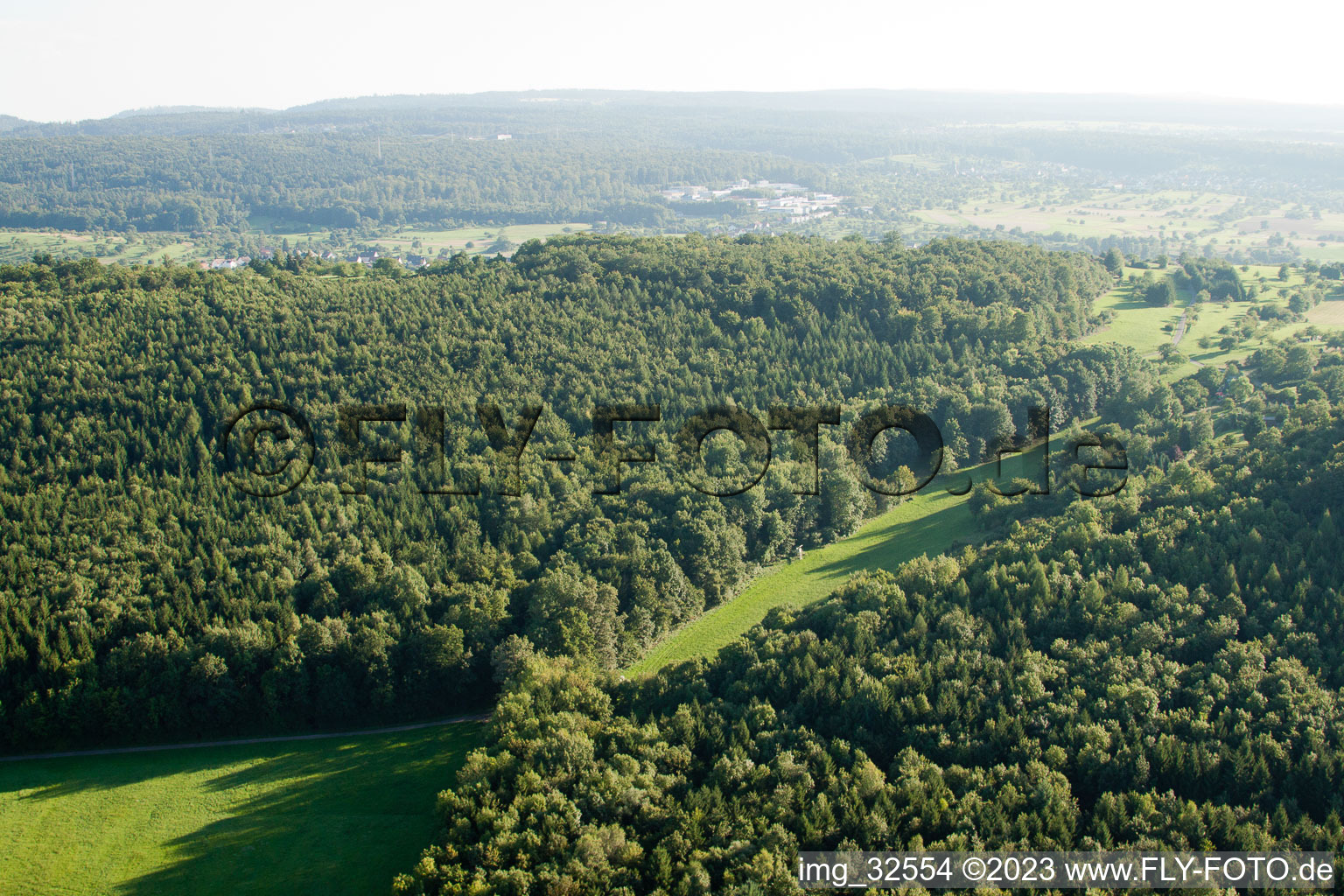 Schrägluftbild von Naturschutzgebiet Kettelbachtal in Gräfenhausen im Bundesland Baden-Württemberg, Deutschland