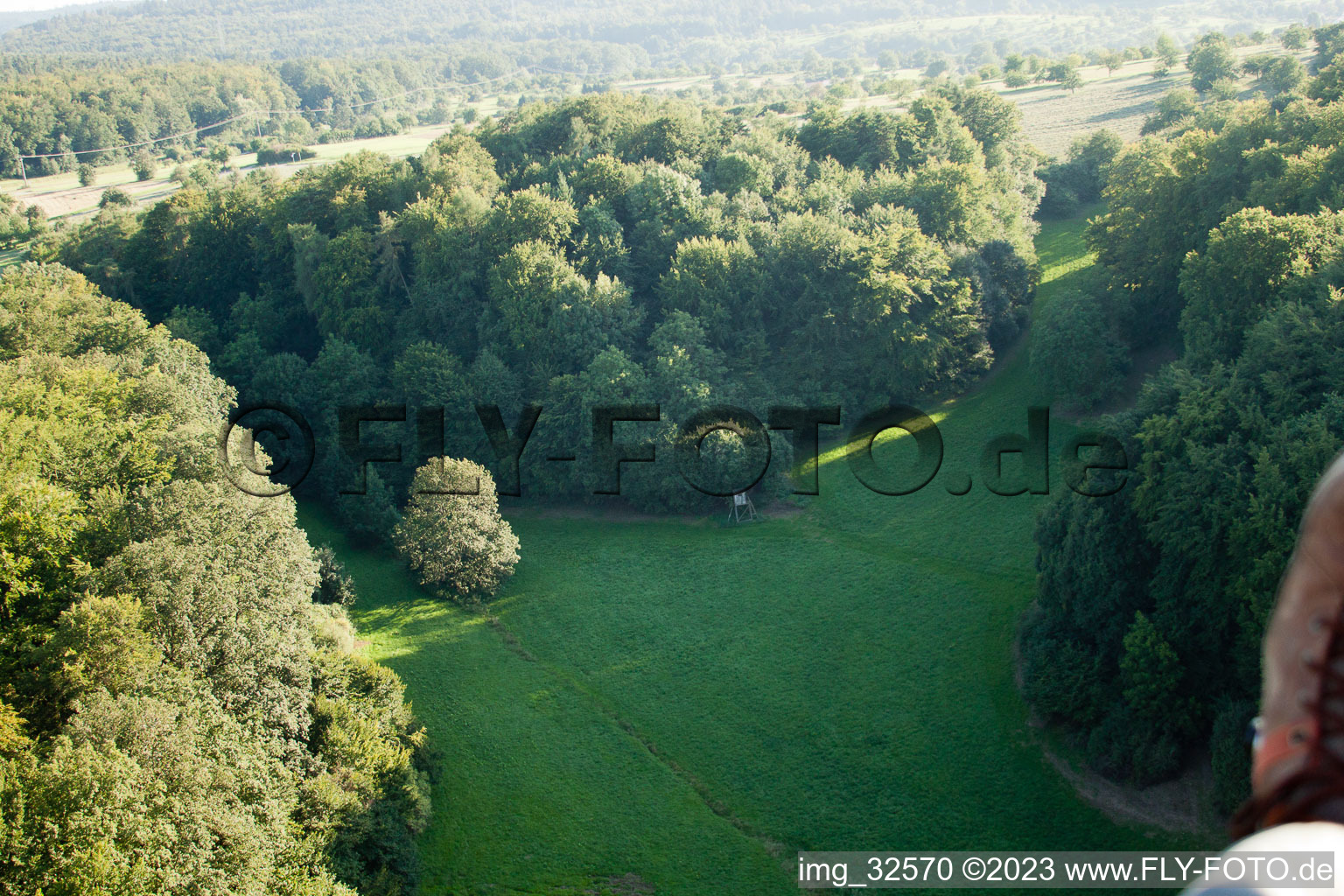 Naturschutzgebiet Kettelbachtal in Gräfenhausen im Bundesland Baden-Württemberg, Deutschland aus der Luft betrachtet