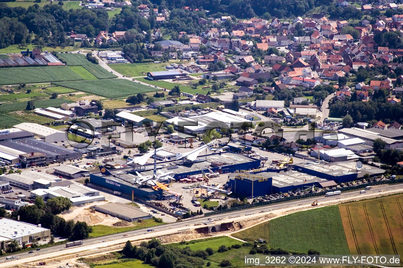 Schrägluftbild von Technikmuseum mit Tupolev und Concorde im Ortsteil Steinsfurt in Sinsheim im Bundesland Baden-Württemberg, Deutschland