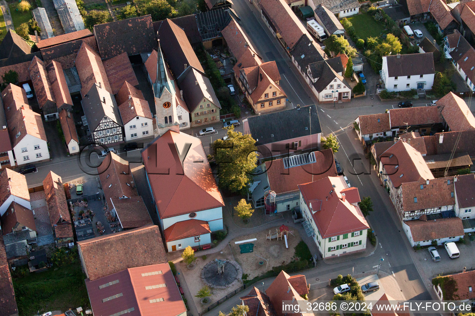 Erlenbach bei Kandel im Bundesland Rheinland-Pfalz, Deutschland von der Drohne aus gesehen