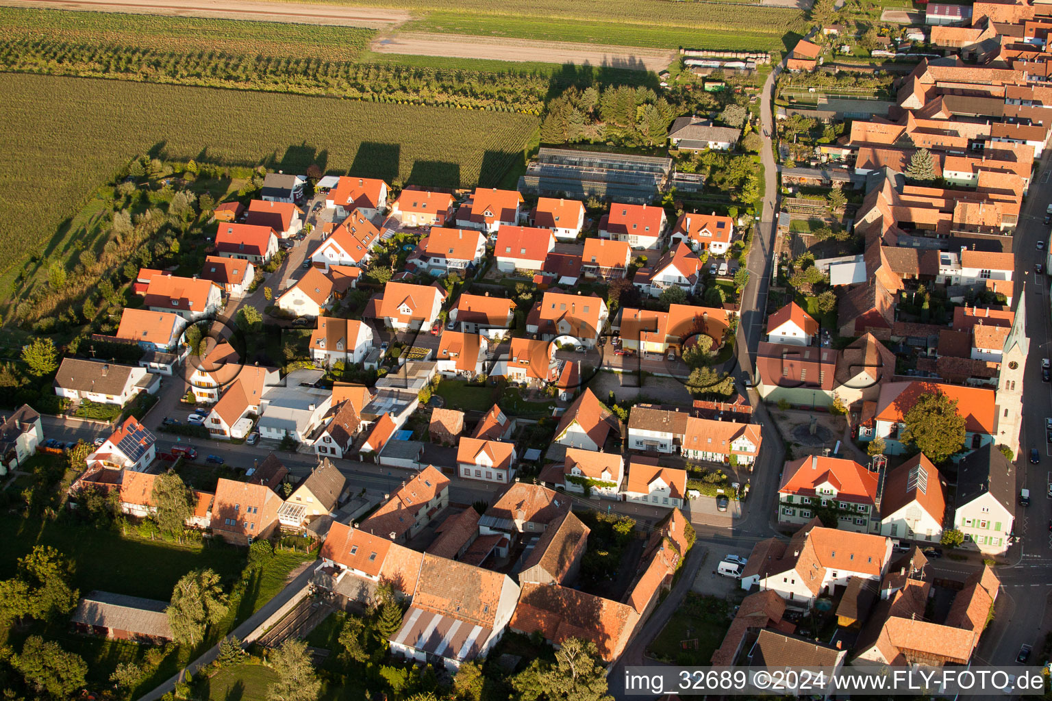 Luftbild von Gartenweg in Erlenbach bei Kandel im Bundesland Rheinland-Pfalz, Deutschland