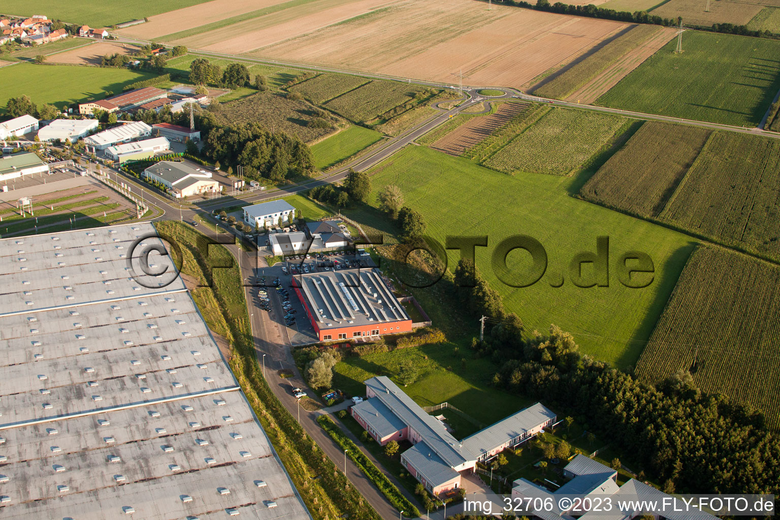 Luftbild von Minderslachen, Gewerbegebiet Horst, Bienwald-Fitness World in Kandel im Bundesland Rheinland-Pfalz, Deutschland