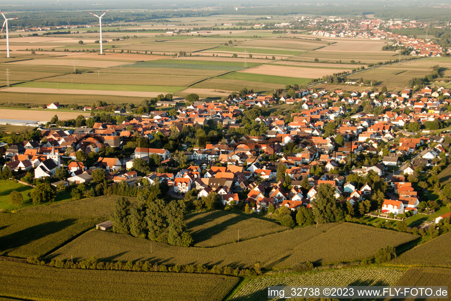 Minfeld im Bundesland Rheinland-Pfalz, Deutschland von oben
