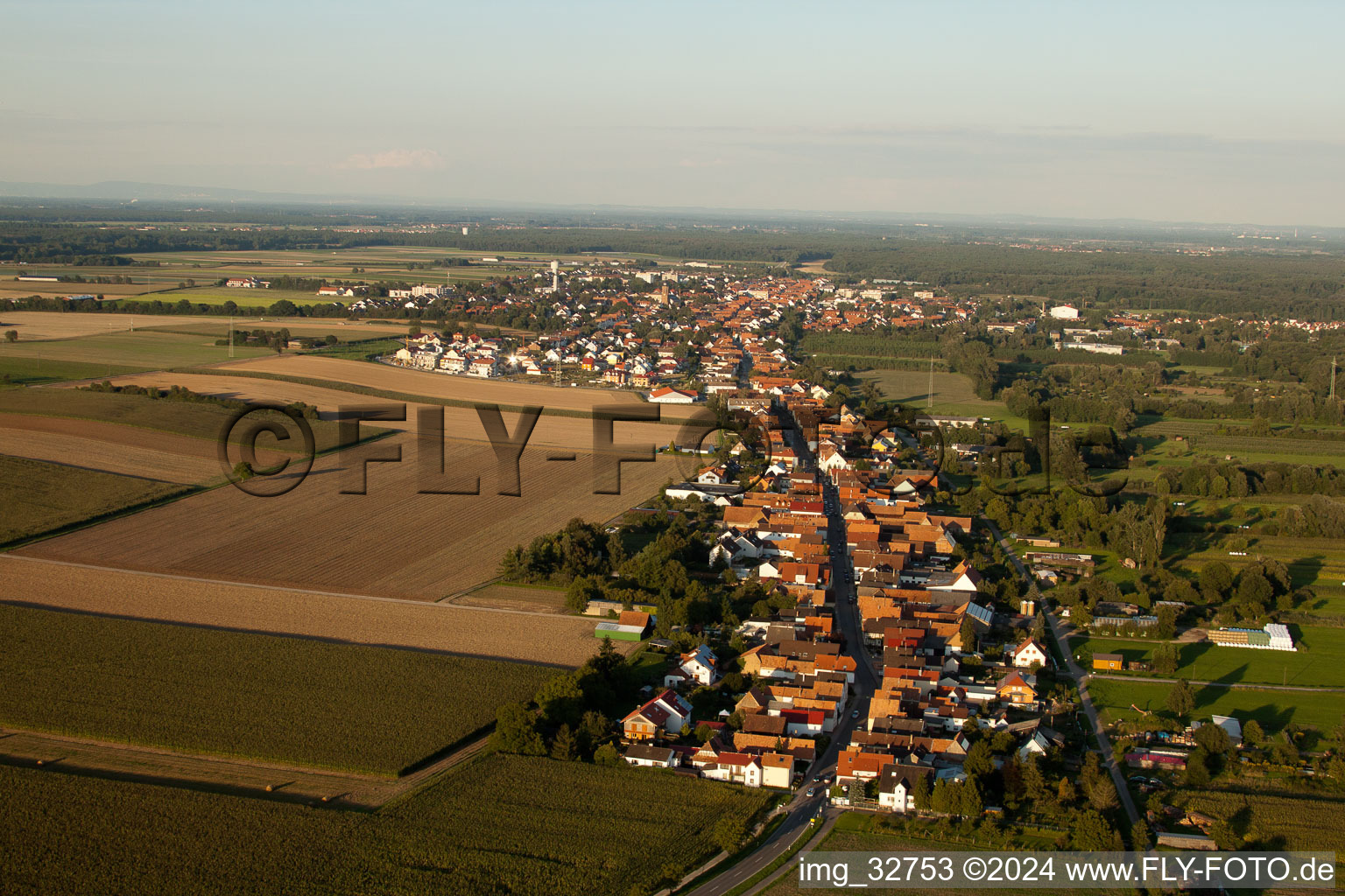 Kandel, Saarstr im Bundesland Rheinland-Pfalz, Deutschland von einer Drohne aus