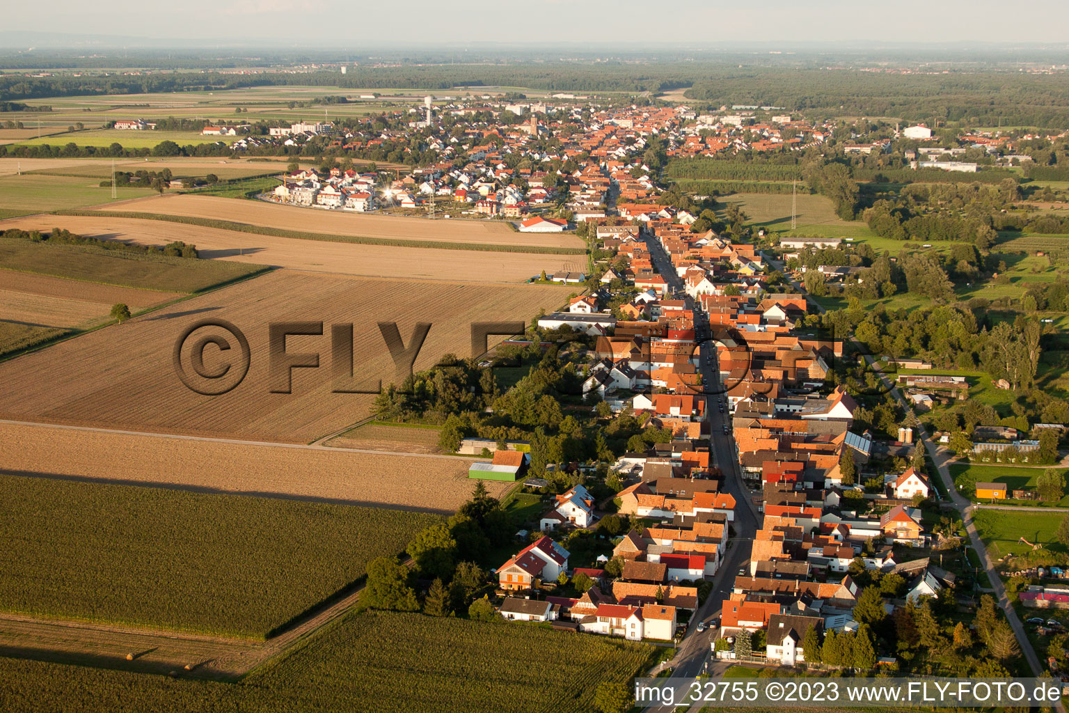 Kandel, Saarstr im Bundesland Rheinland-Pfalz, Deutschland von der Drohne aus gesehen