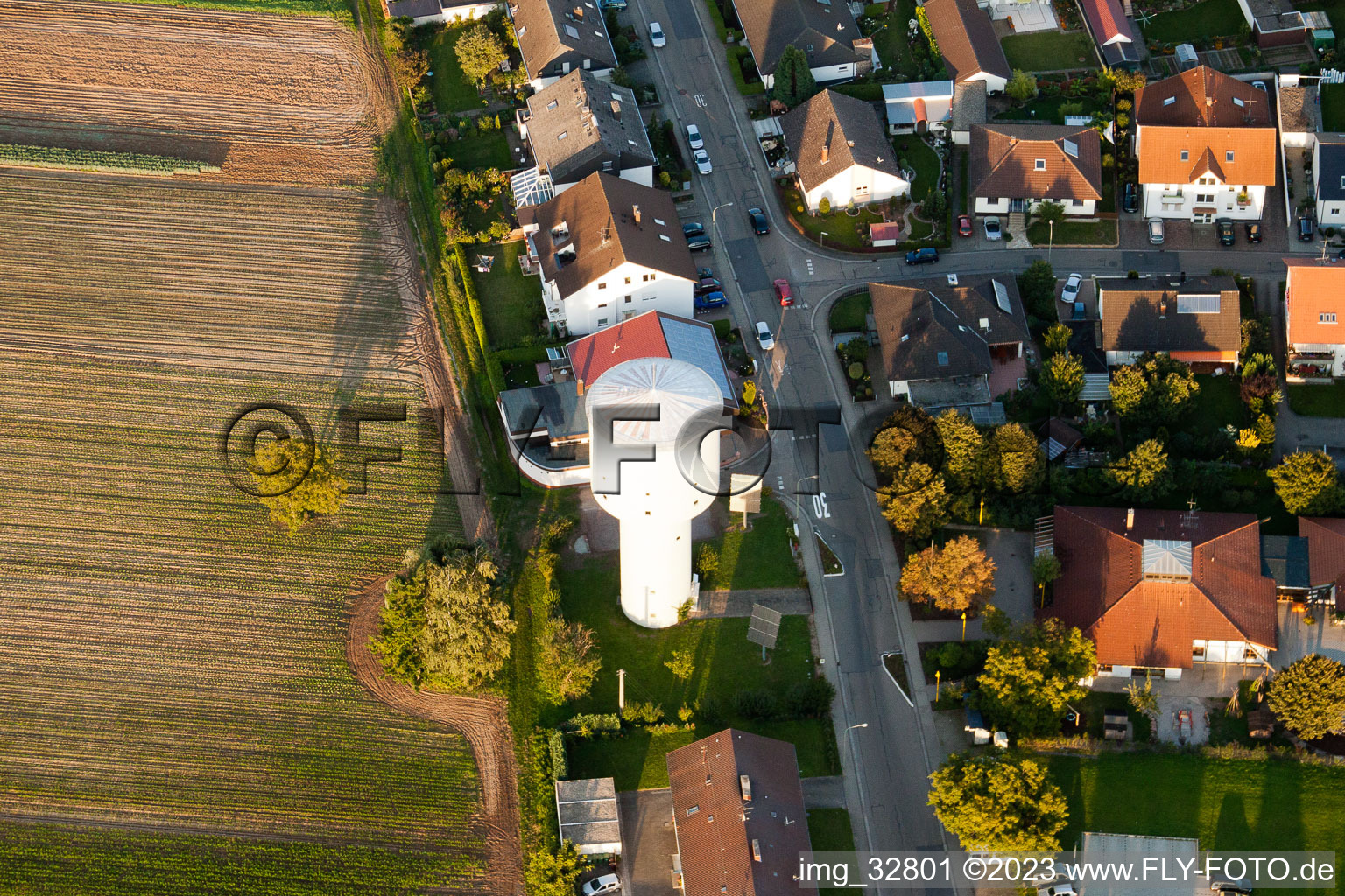 Kandel, Am Wasserturm im Bundesland Rheinland-Pfalz, Deutschland von einer Drohne aus