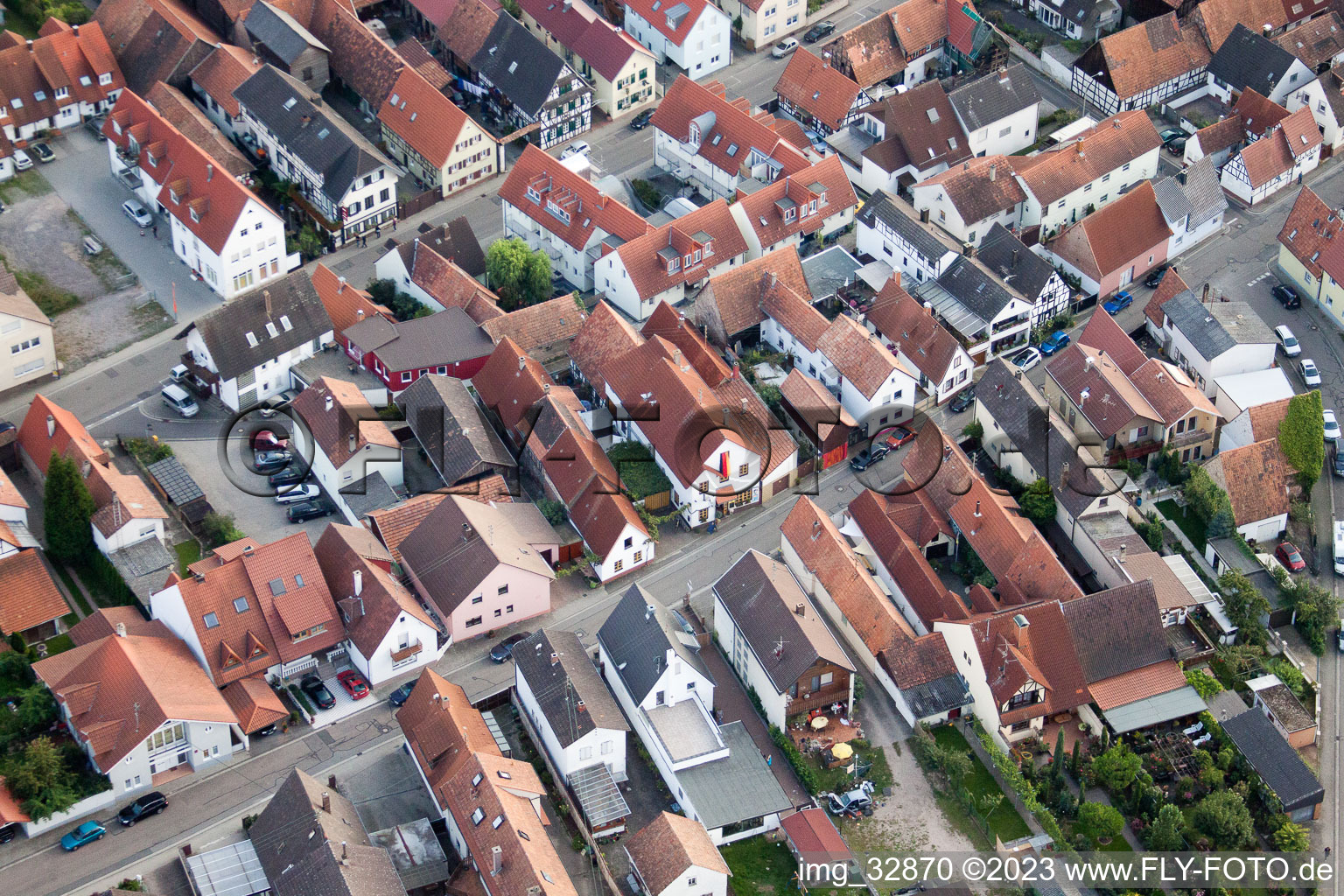 Luftaufnahme von Kandel, Juiststraße, Gaststätte Zum Schloddrer im Bundesland Rheinland-Pfalz, Deutschland