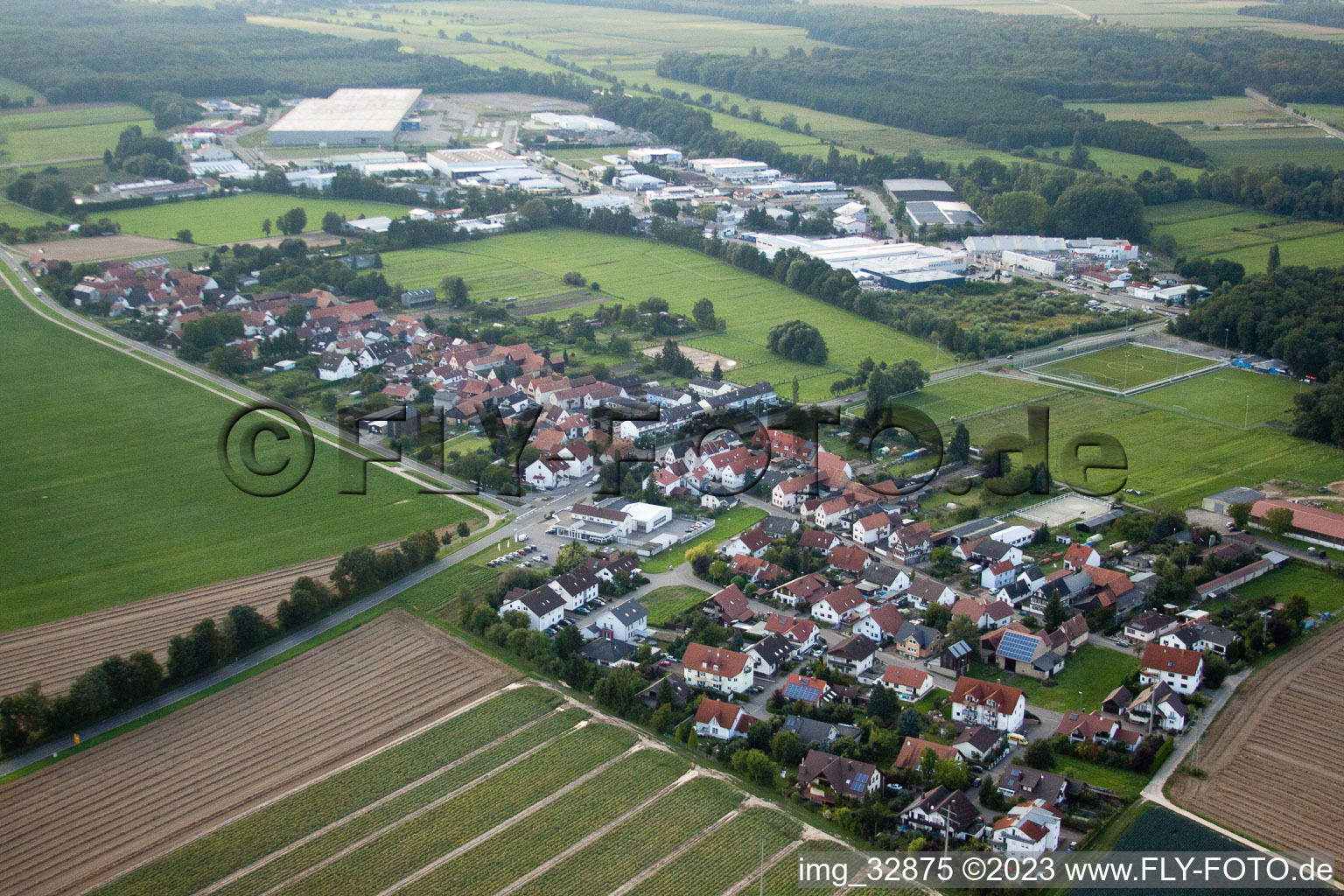 Ortsteil Minderslachen in Kandel im Bundesland Rheinland-Pfalz, Deutschland vom Flugzeug aus