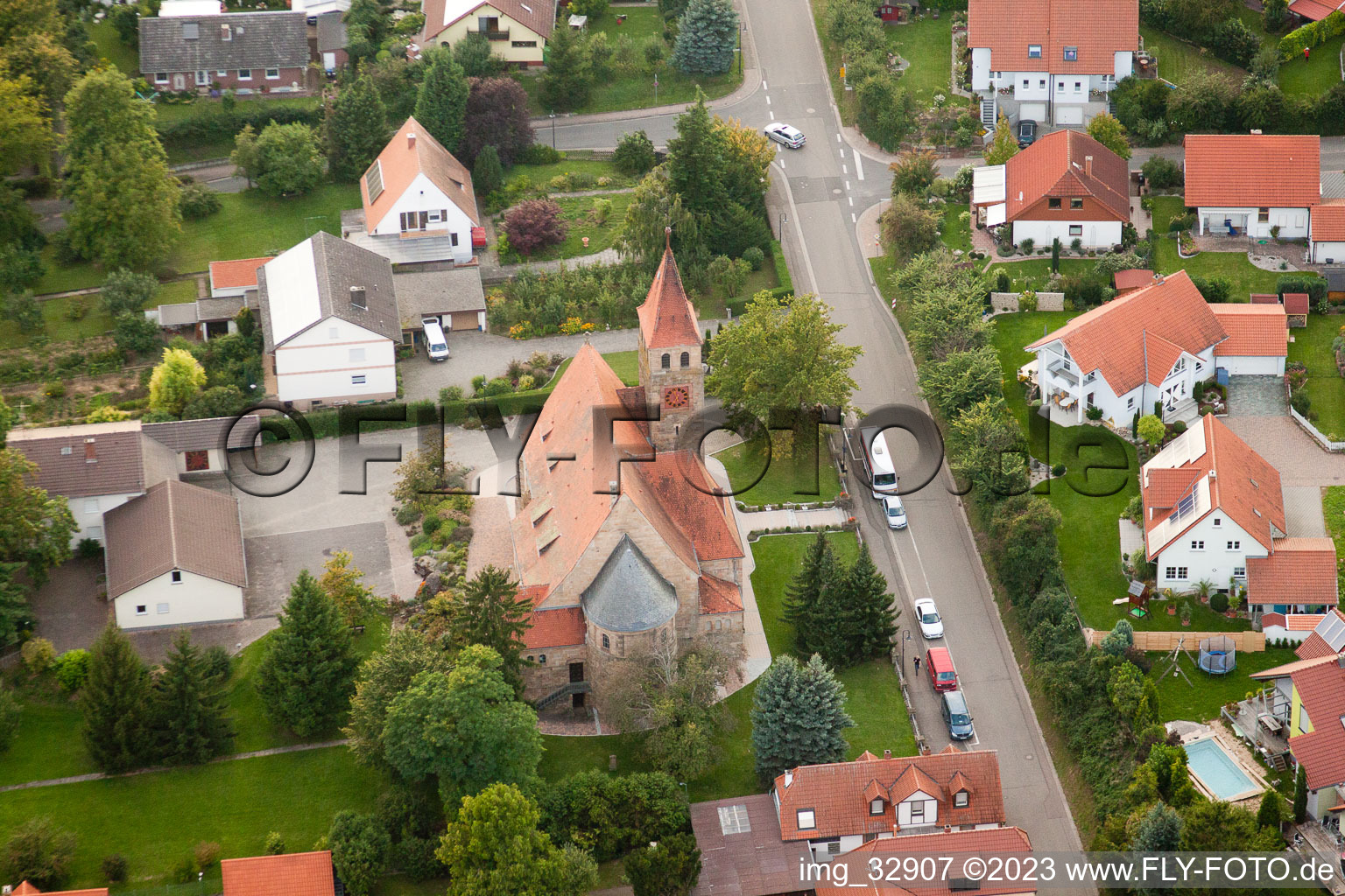 Luftbild von Insheim, Kirche im Bundesland Rheinland-Pfalz, Deutschland