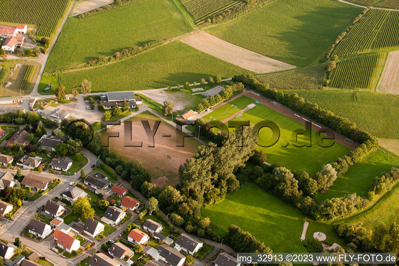 Luftbild von Insheim, Sportplätze im Bundesland Rheinland-Pfalz, Deutschland