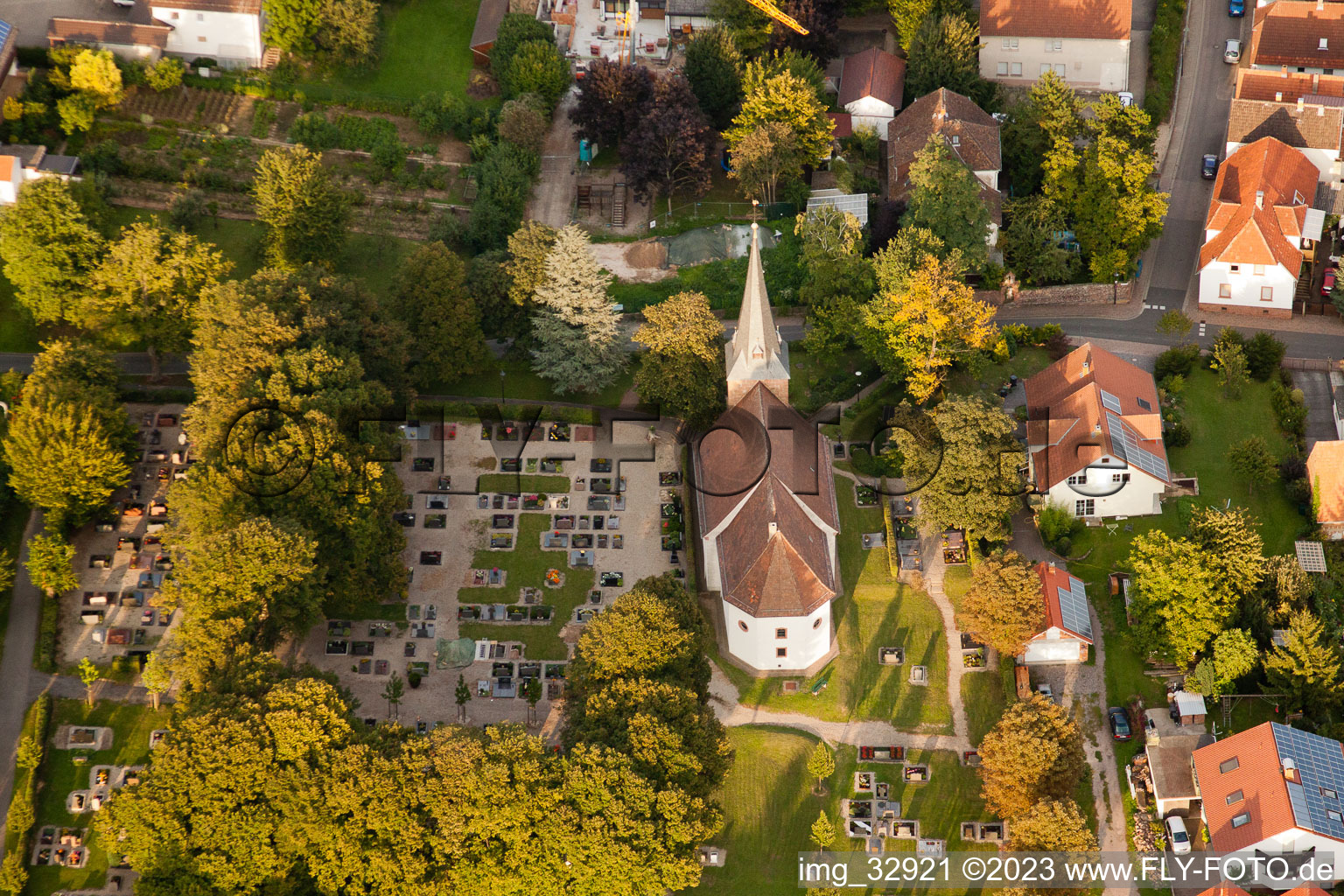 Insheim, Kirche im Bundesland Rheinland-Pfalz, Deutschland von oben