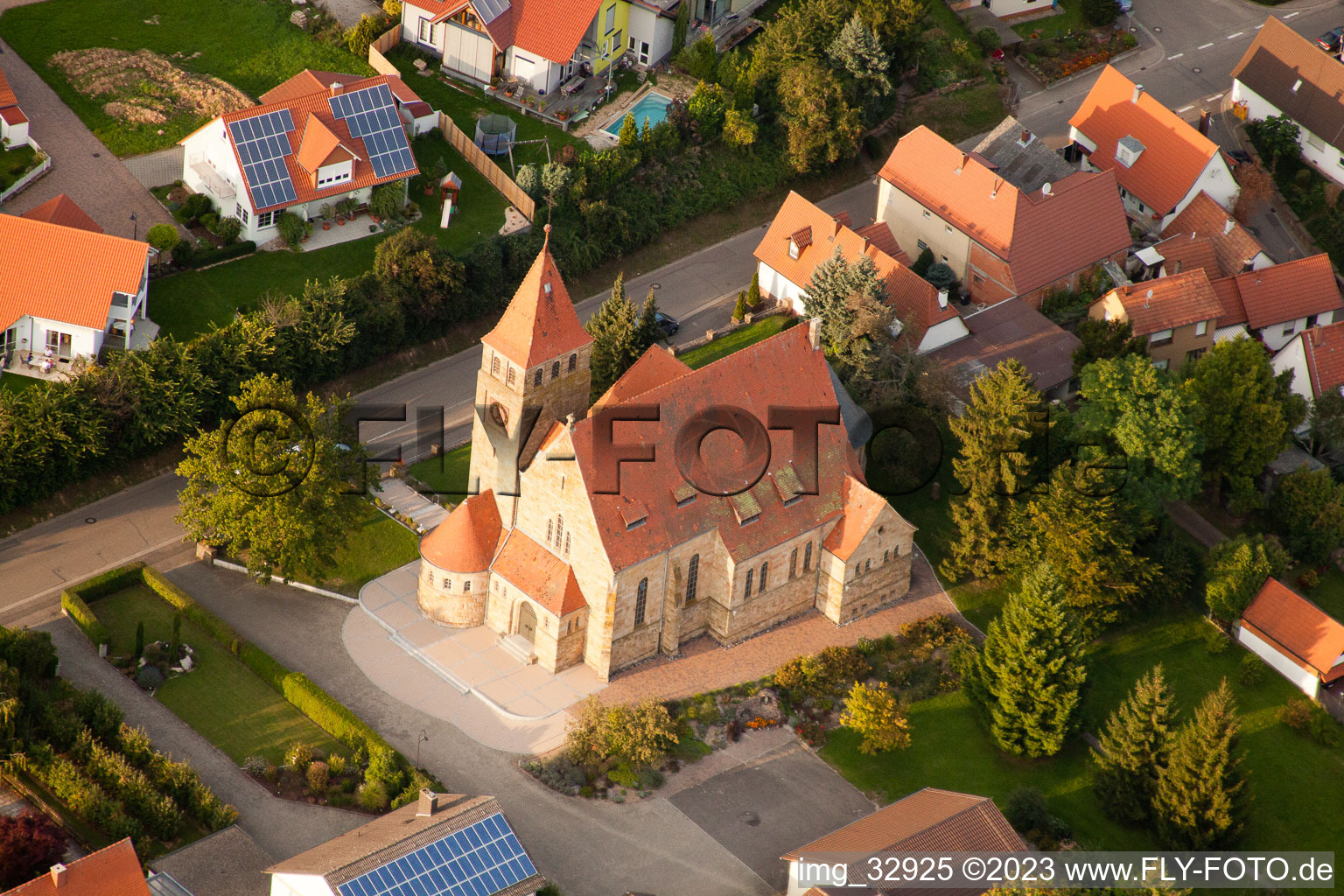 Insheim, Kirche im Bundesland Rheinland-Pfalz, Deutschland aus der Luft