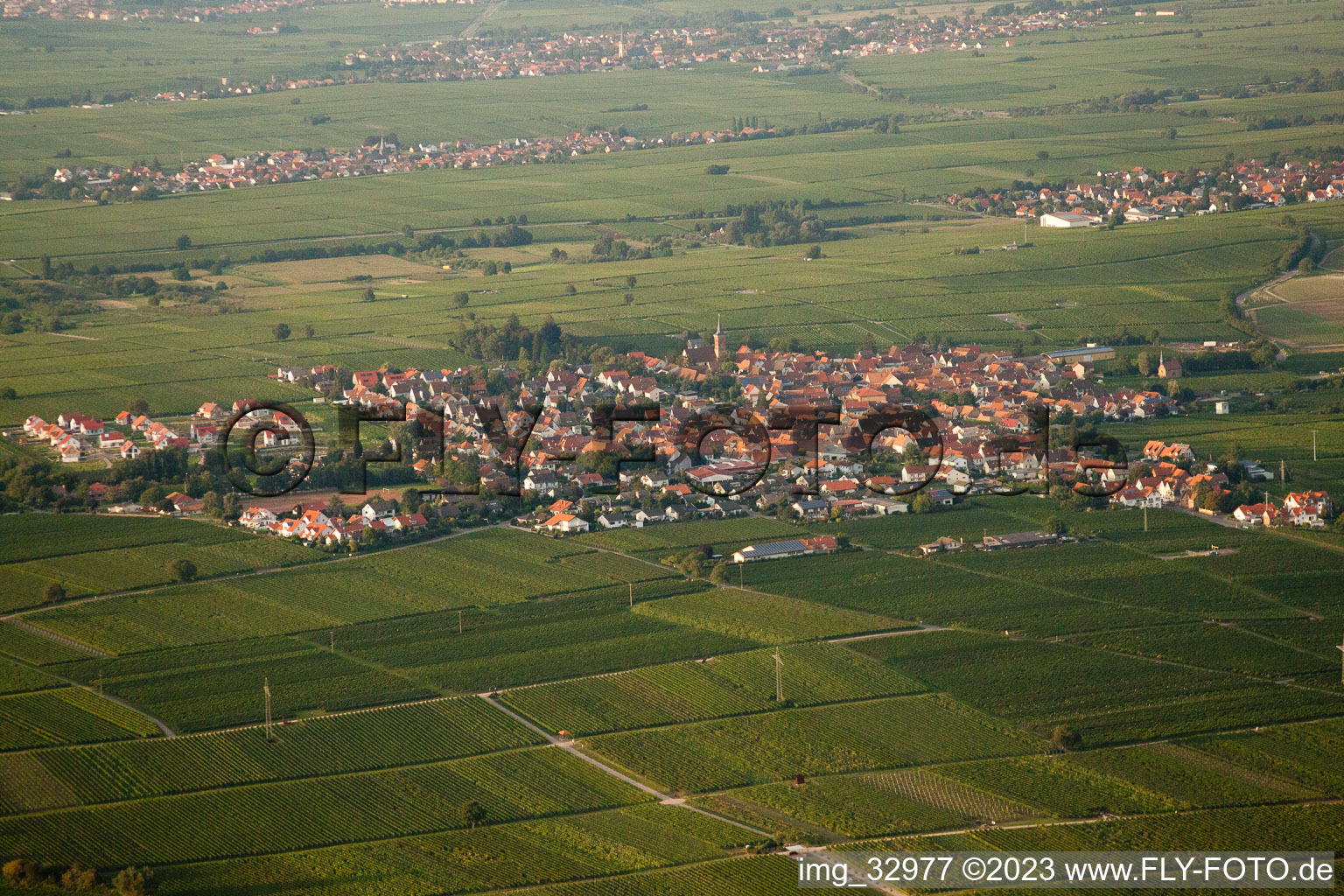 Ortsteil Nußdorf in Landau in der Pfalz im Bundesland Rheinland-Pfalz, Deutschland von der Drohne aus gesehen