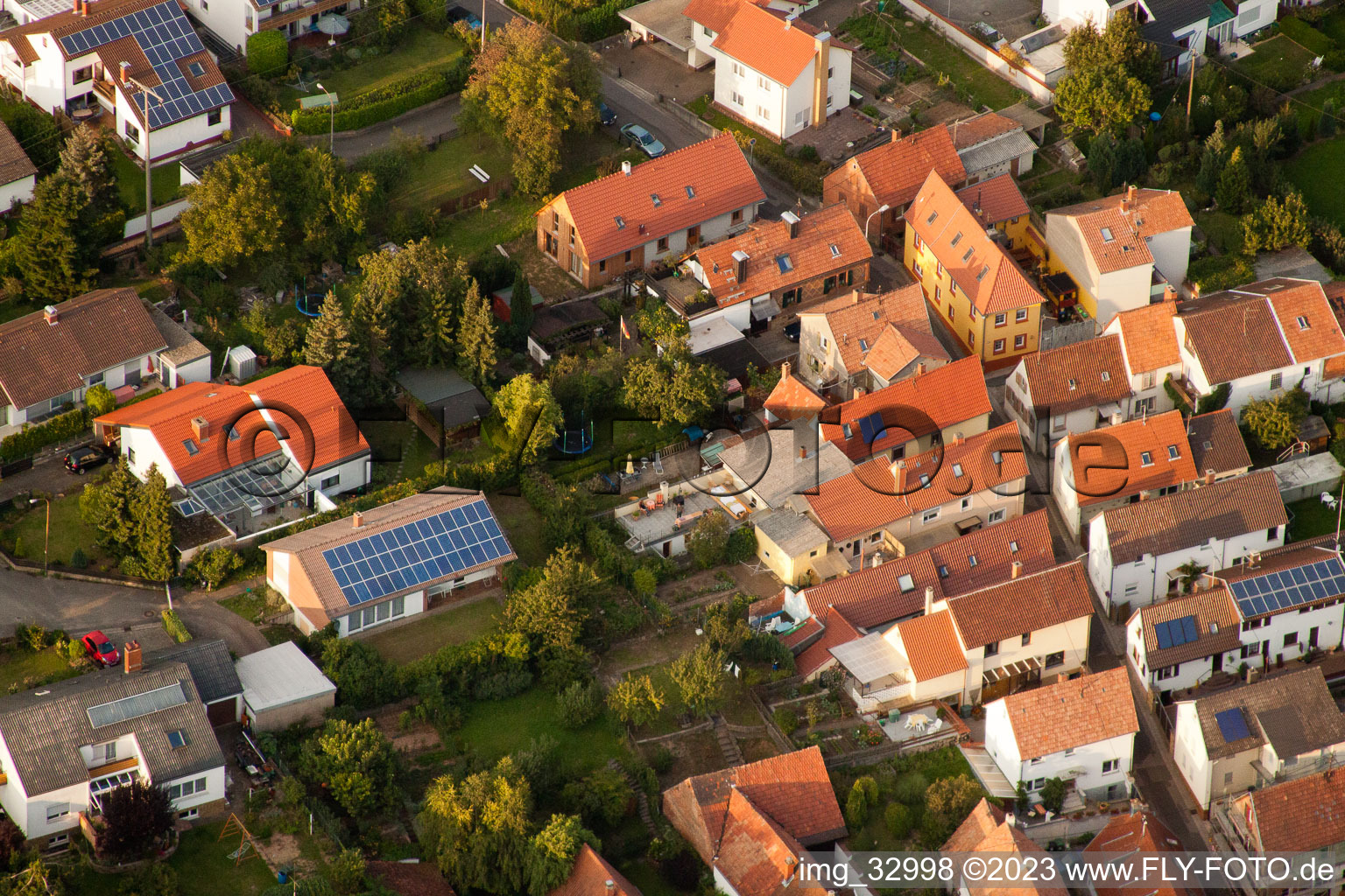 Luftaufnahme von Godramstein, Neugasse in Landau in der Pfalz im Bundesland Rheinland-Pfalz, Deutschland