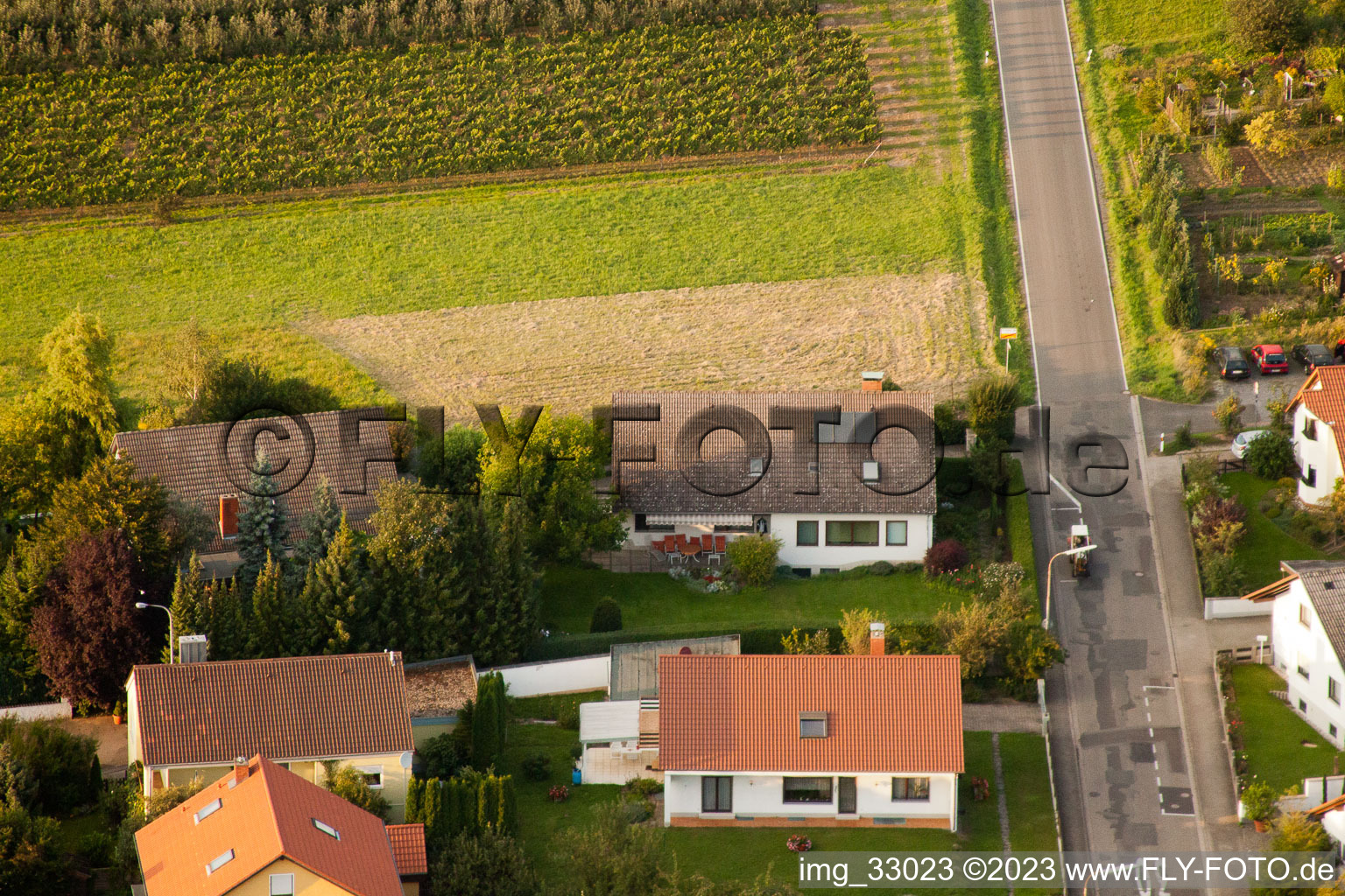 Luftbild von Godramstein, Ortsausgang Böchinger Straße in Landau in der Pfalz im Bundesland Rheinland-Pfalz, Deutschland