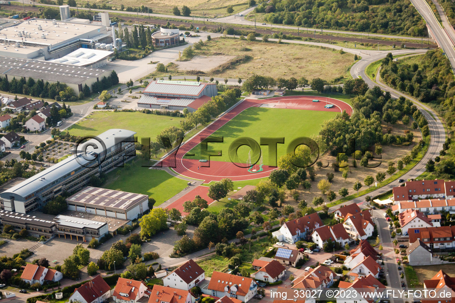 Haßloch, Sportplatz an der Sophie Scholl Realschule im Bundesland Rheinland-Pfalz, Deutschland