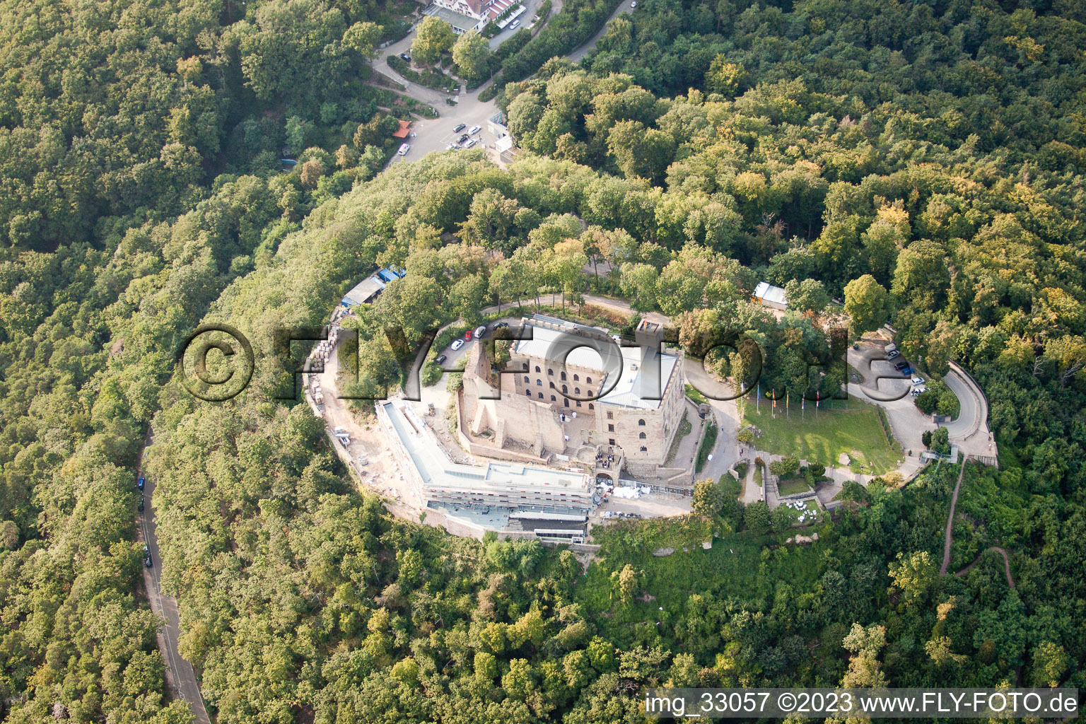 Luftaufnahme von Hambach, Hambacher Schloß im Ortsteil Hambach an der Weinstraße in Neustadt an der Weinstraße im Bundesland Rheinland-Pfalz, Deutschland