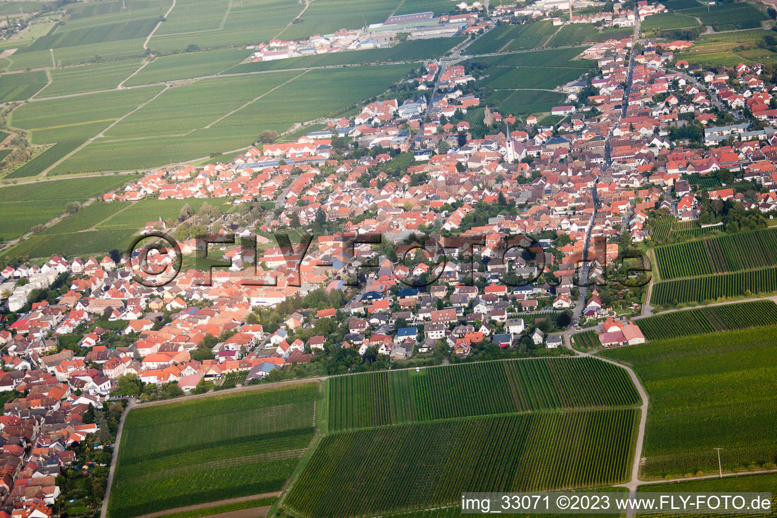 Luftbild von Maikammer von Westen im Bundesland Rheinland-Pfalz, Deutschland