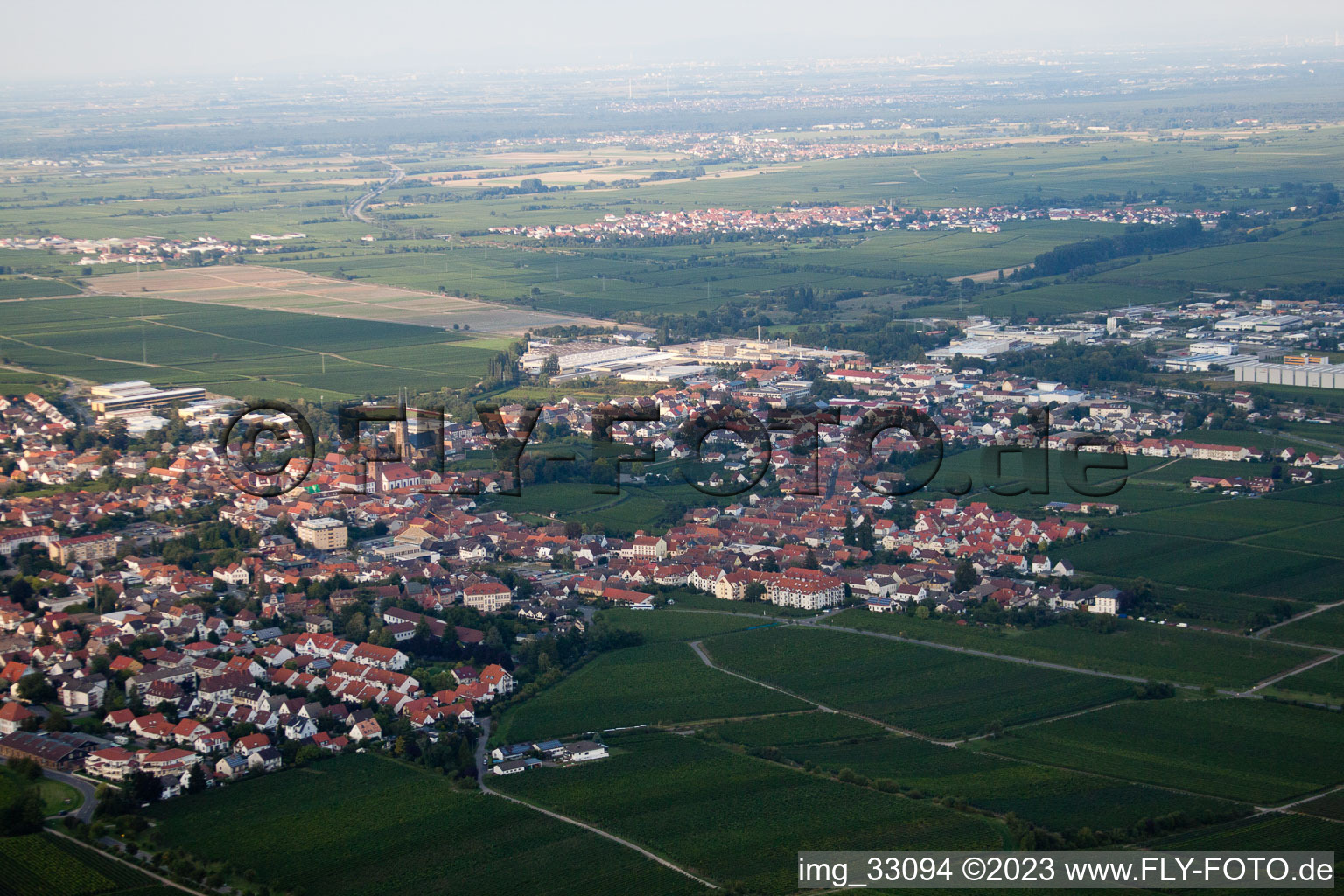 Luftaufnahme von Edenkoben von Südwesten im Bundesland Rheinland-Pfalz, Deutschland