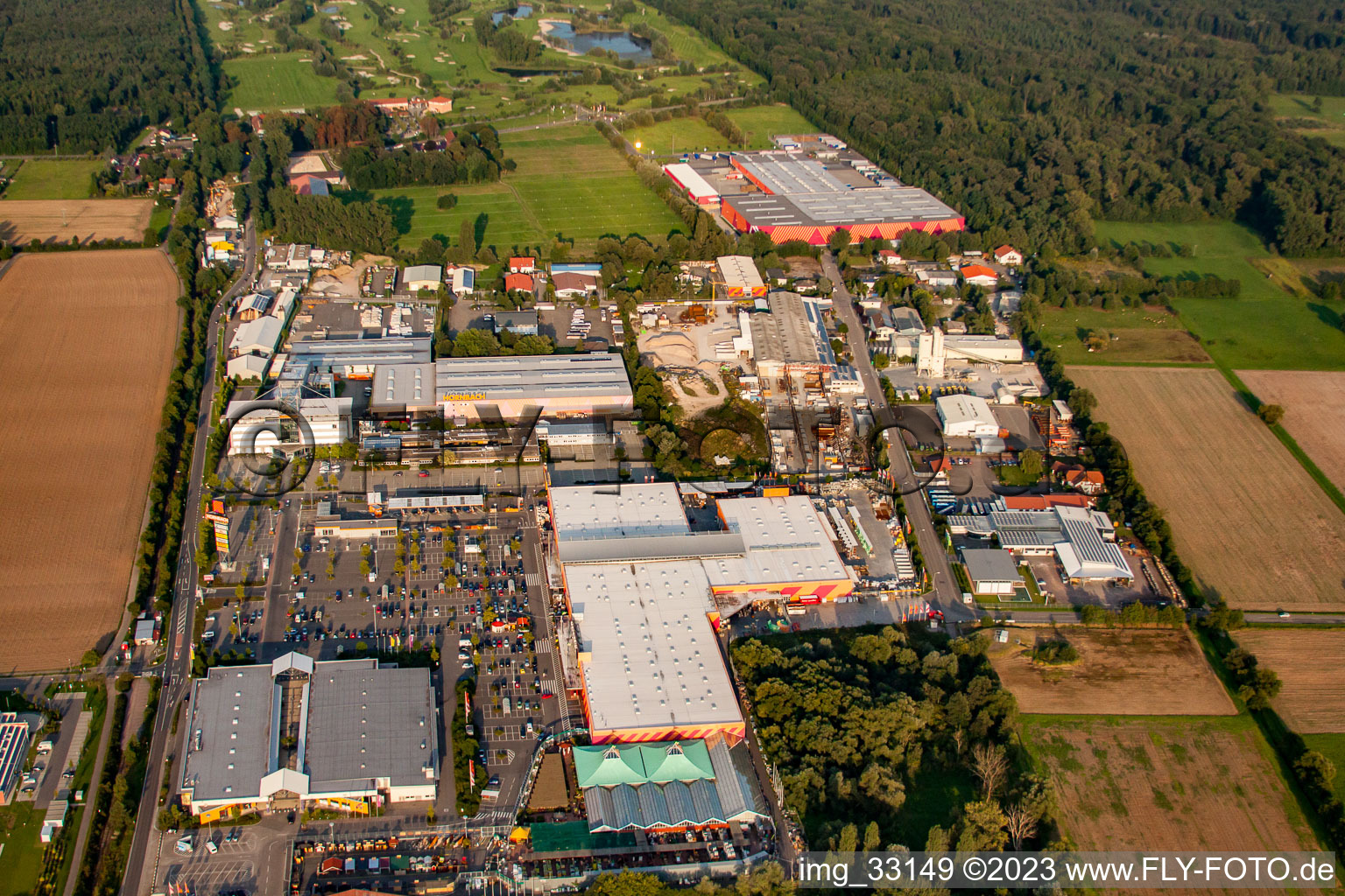 Schrägluftbild von Hornbach Bauzentrum in Bornheim im Bundesland Rheinland-Pfalz, Deutschland