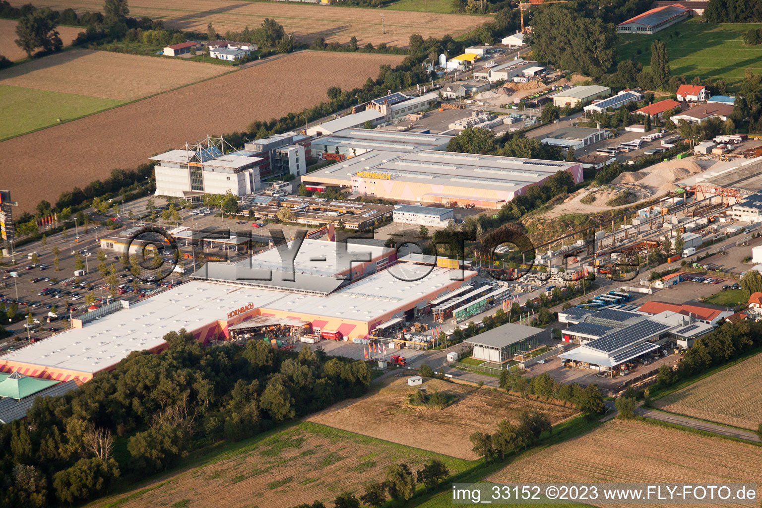 Hornbach Bauzentrum in Essingen im Bundesland Rheinland-Pfalz, Deutschland