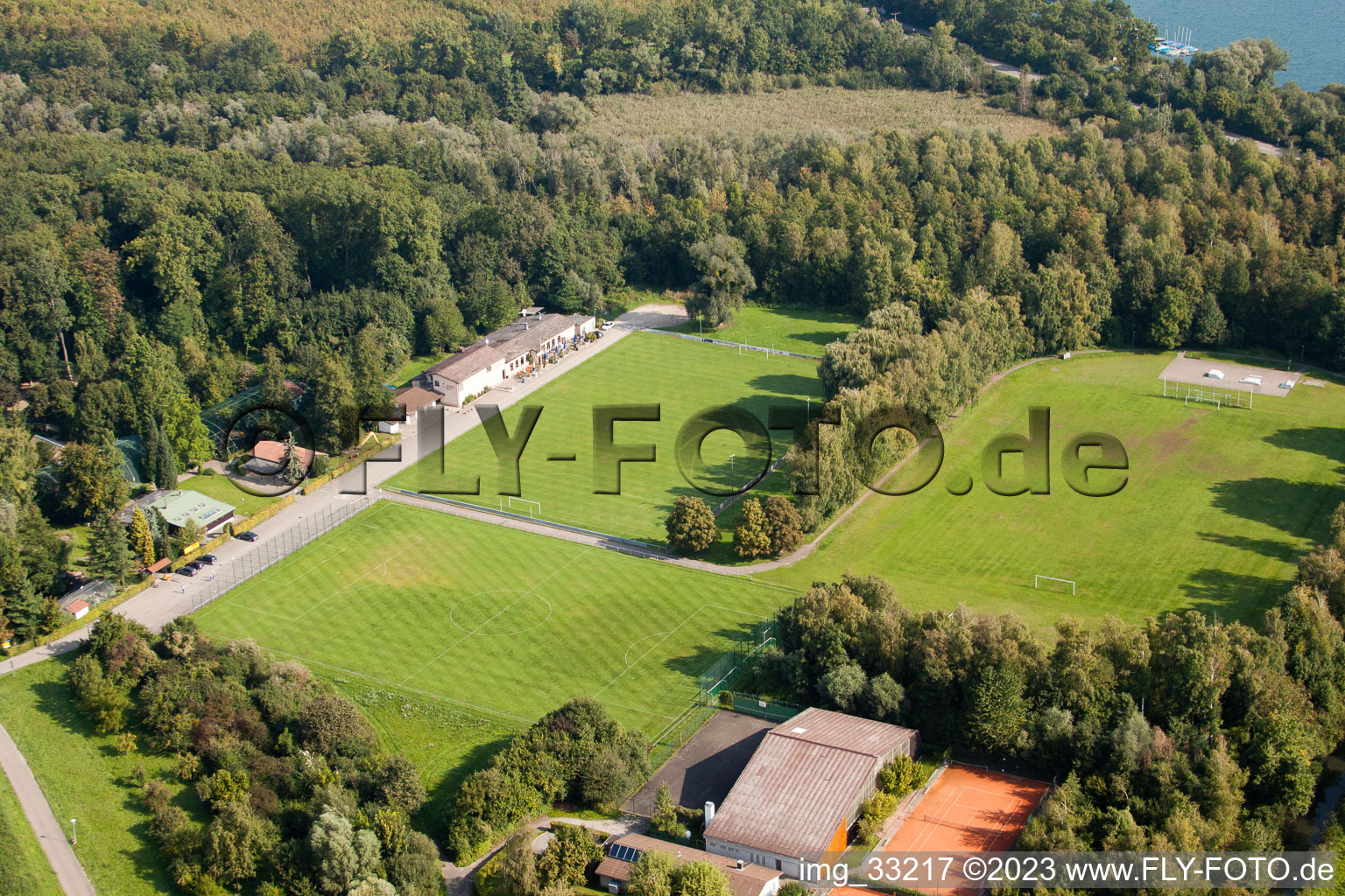 Luftaufnahme von Eggenstein-Leopoldshafen, Sportplätze, FV-Leopoldshafen im Bundesland Baden-Württemberg, Deutschland