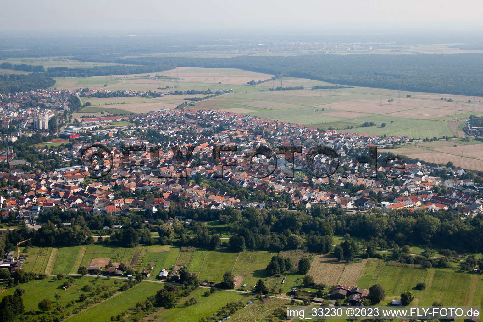 Ortsteil Linkenheim in Linkenheim-Hochstetten im Bundesland Baden-Württemberg, Deutschland von oben gesehen