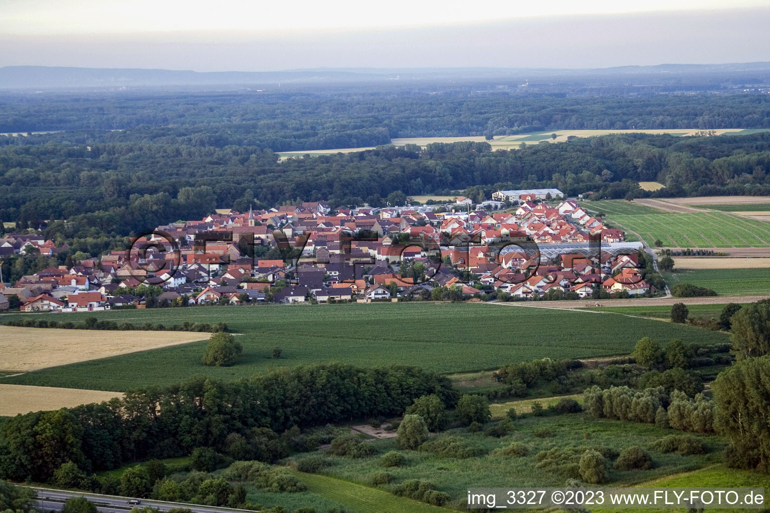Kuhardt, von Westen im Bundesland Rheinland-Pfalz, Deutschland