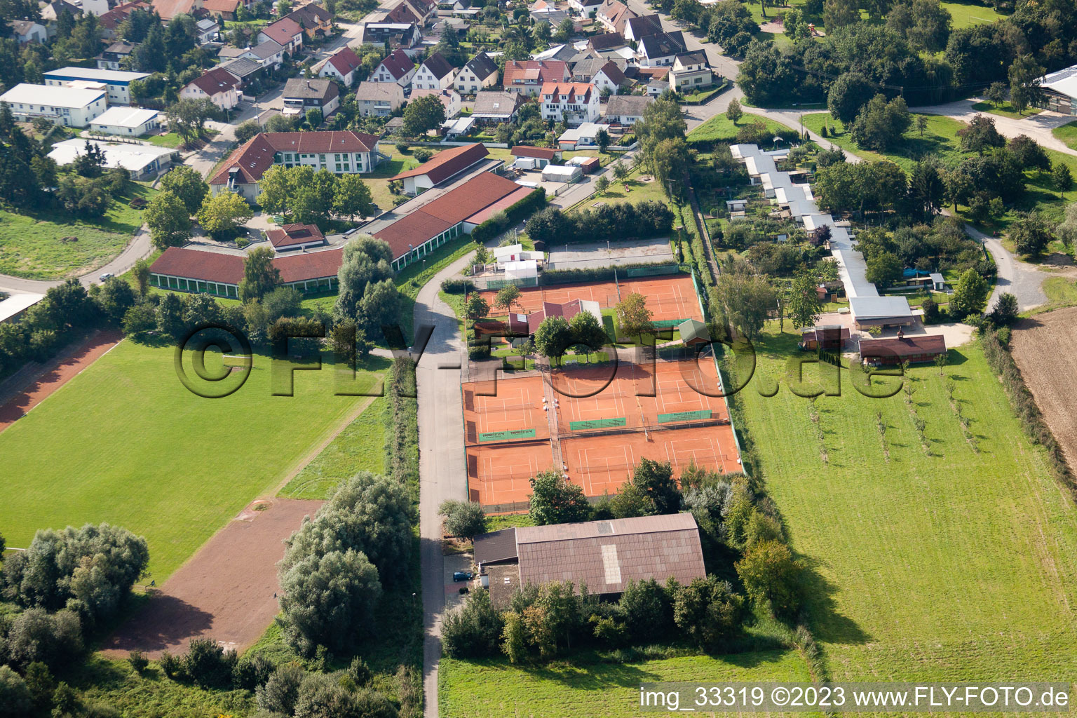 Sportplätze im Ortsteil Graben in Graben-Neudorf im Bundesland Baden-Württemberg, Deutschland