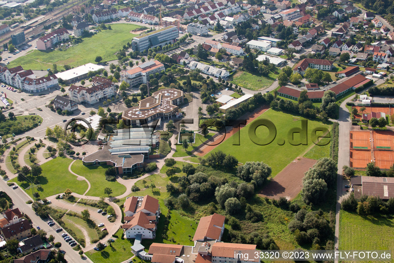 Luftbild von Sportplätze im Ortsteil Graben in Graben-Neudorf im Bundesland Baden-Württemberg, Deutschland